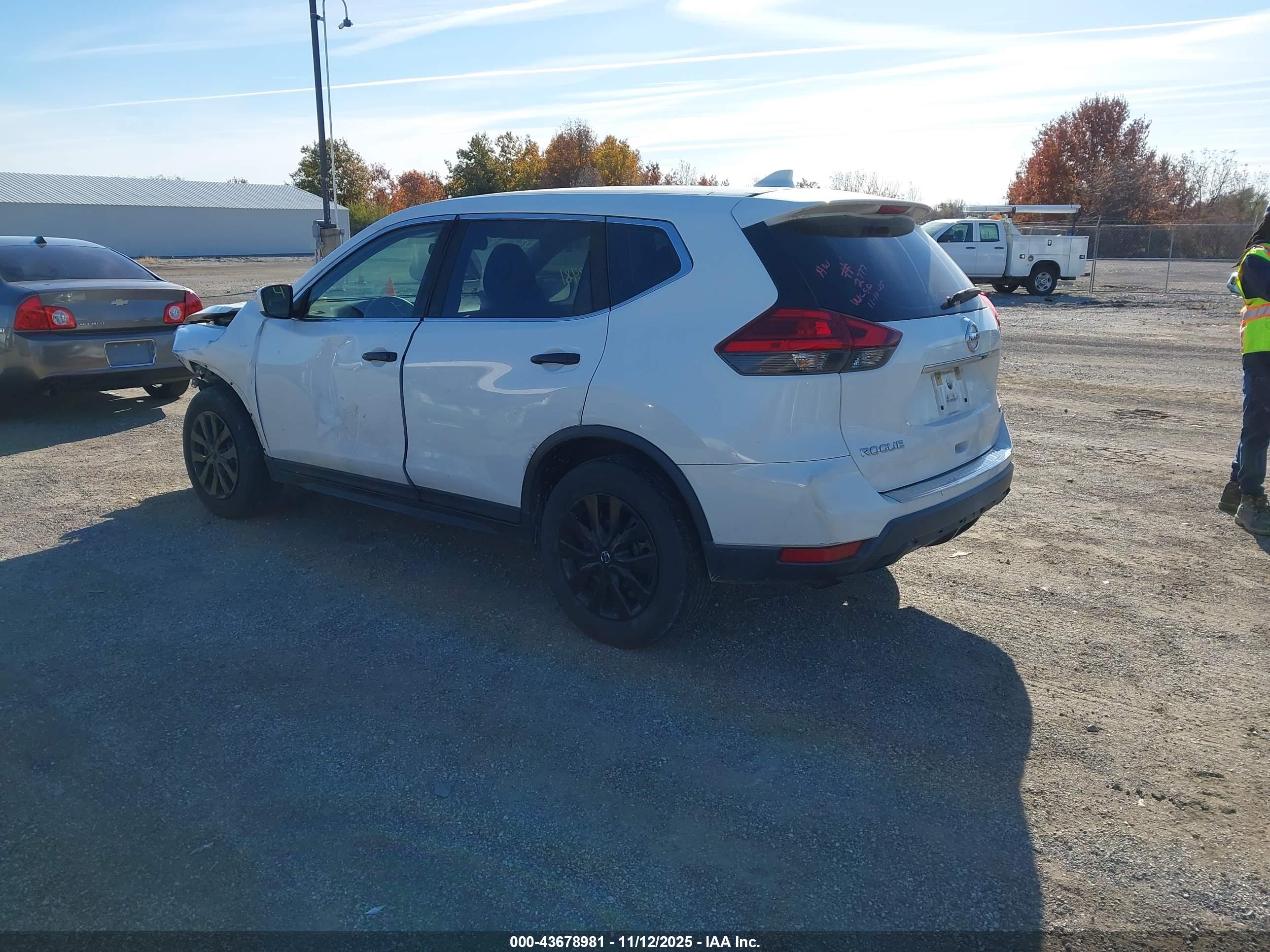 NISSAN ROGUE image 3