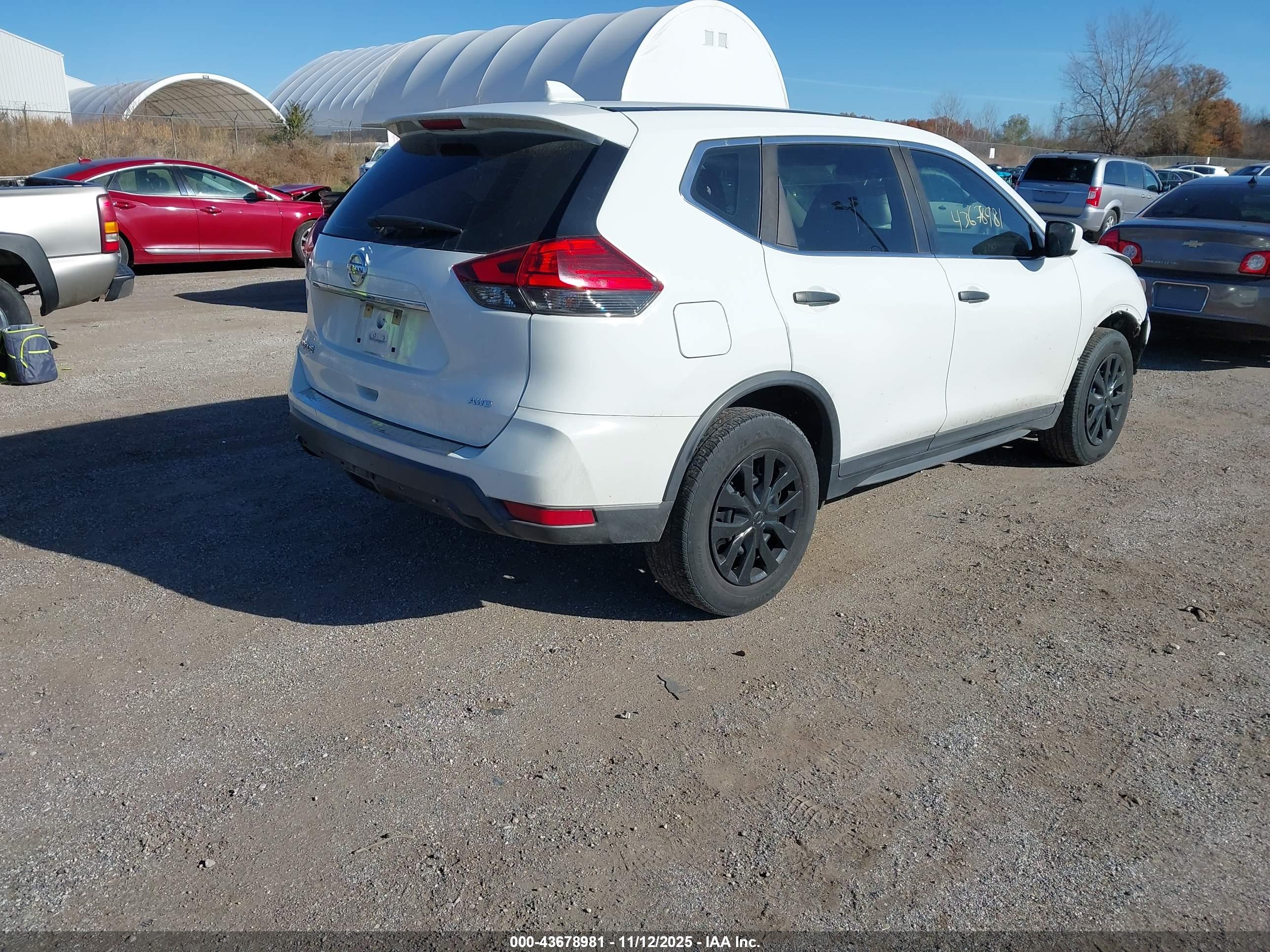 NISSAN ROGUE image 4