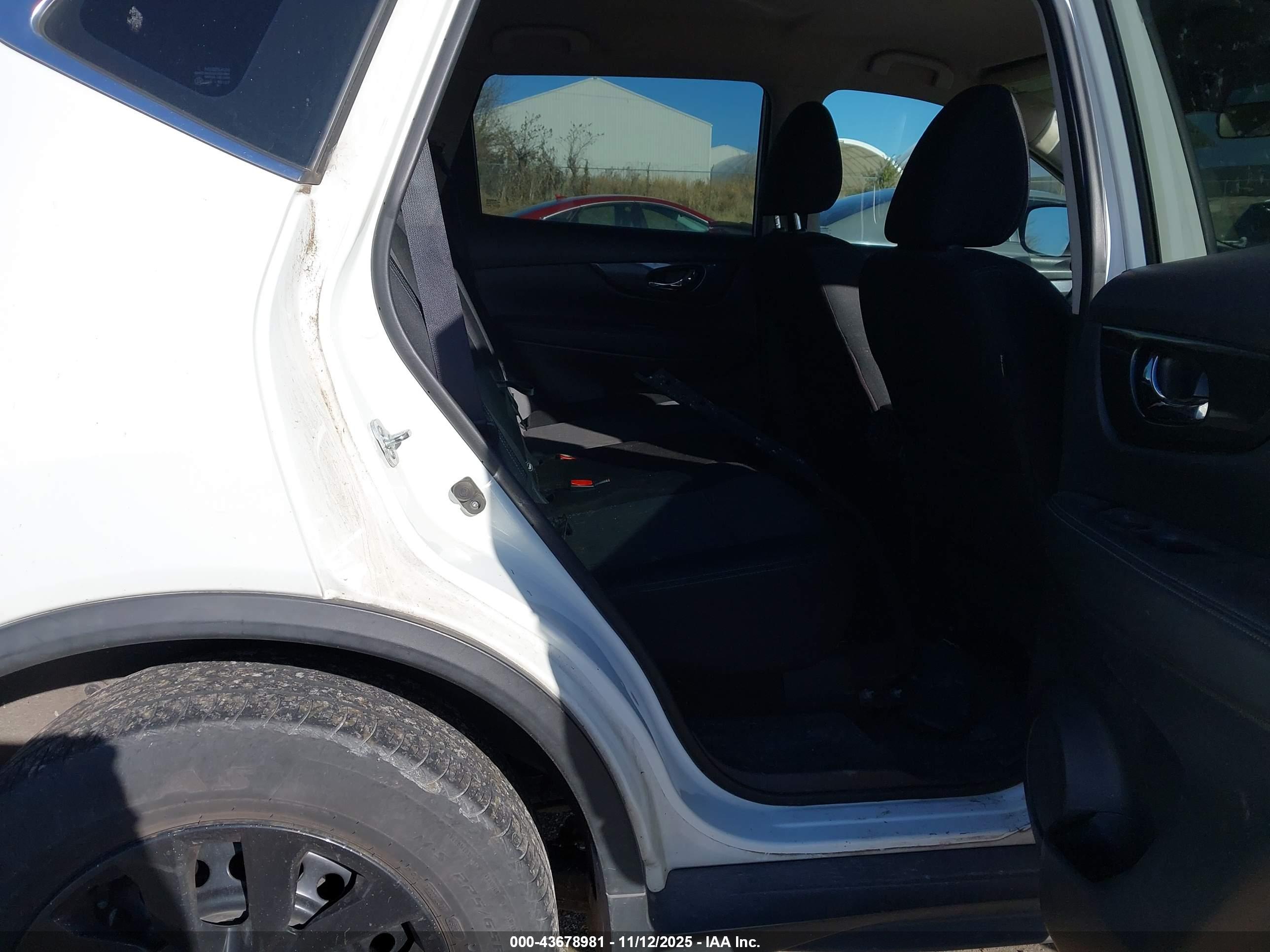 NISSAN ROGUE image 8