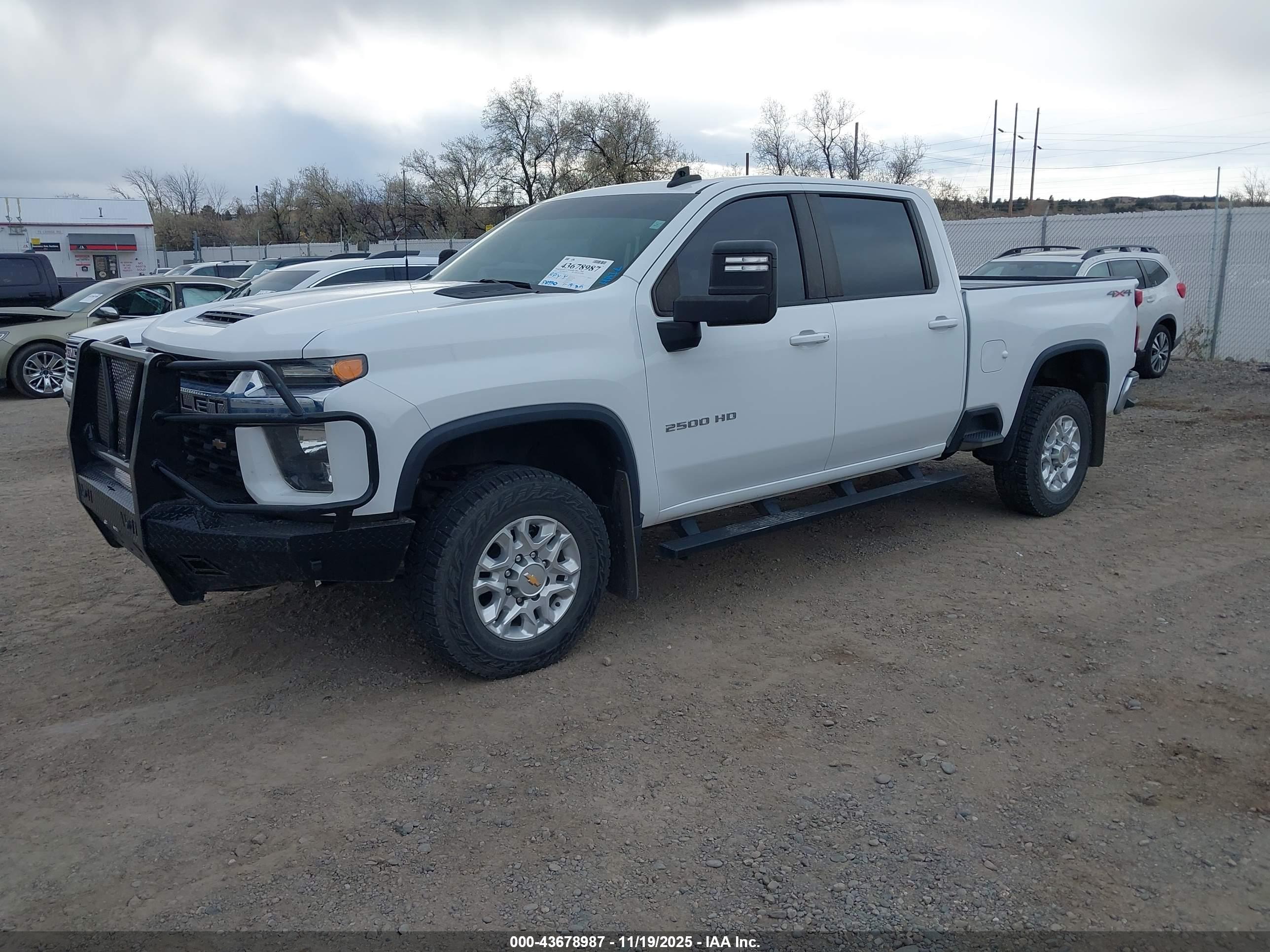 CHEVROLET SILVERADO image 2