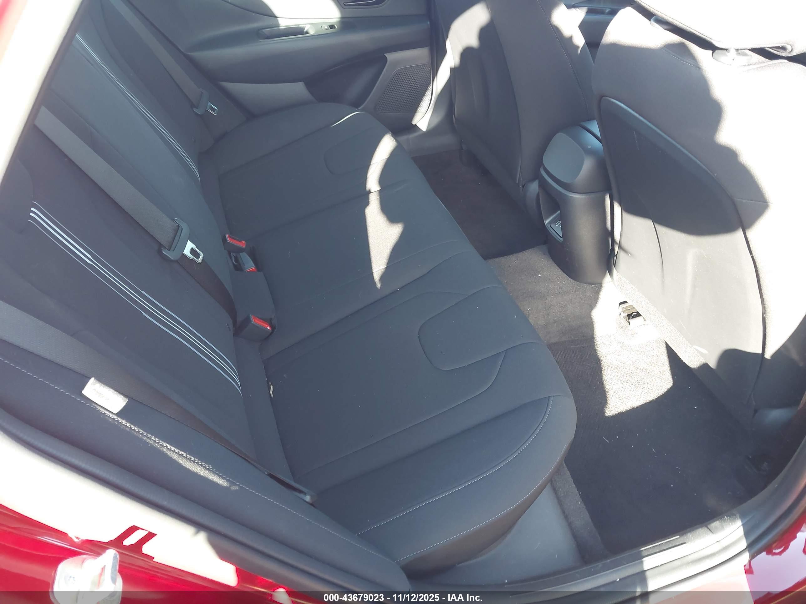 HYUNDAI ELANTRA image 8