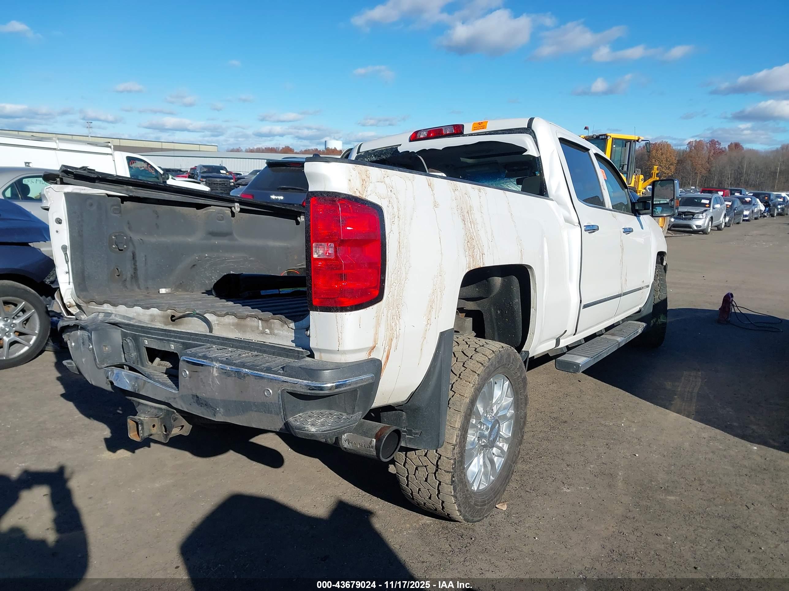 CHEVROLET SILVERADO image 4