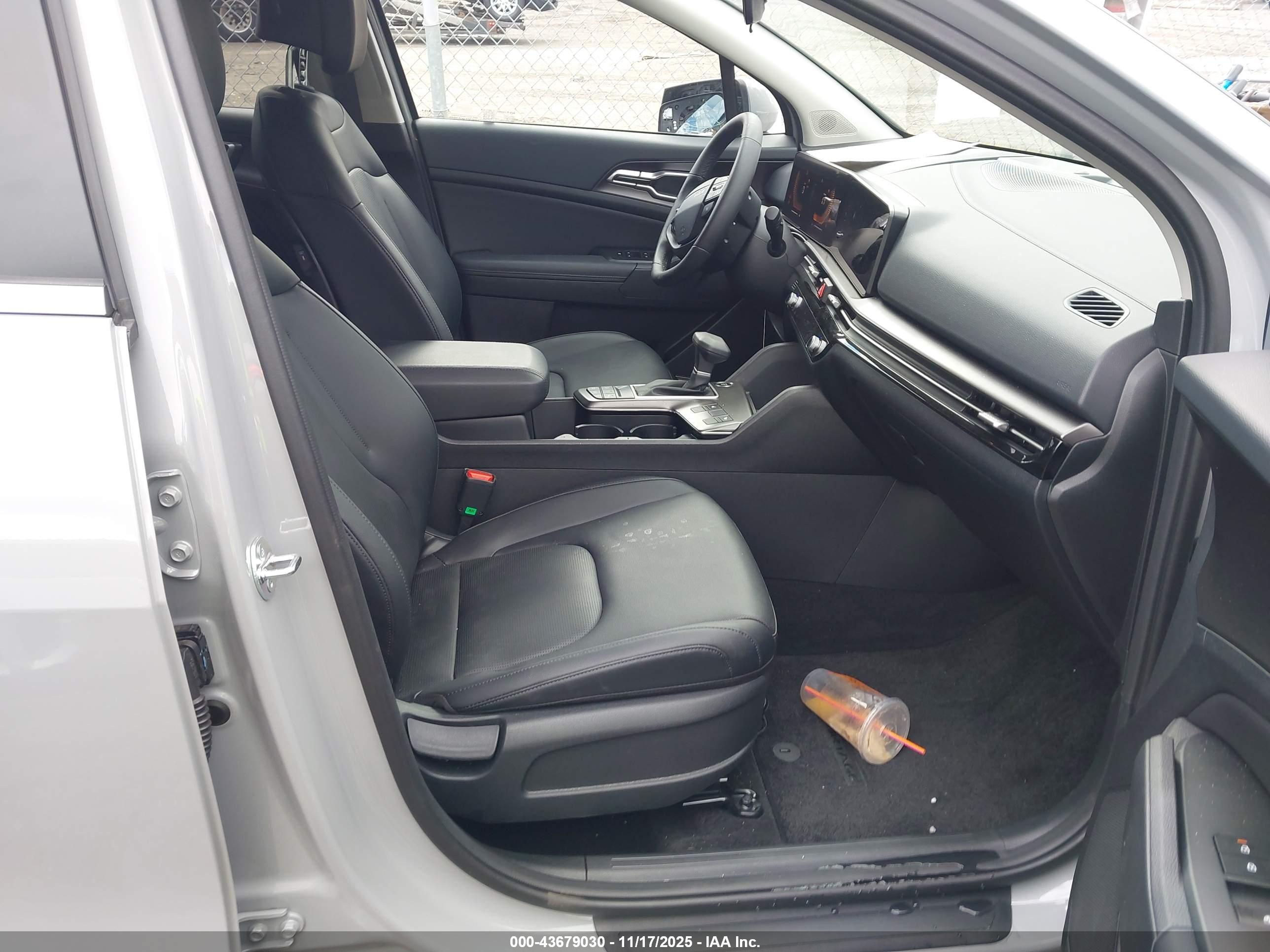 KIA SPORTAGE image 5