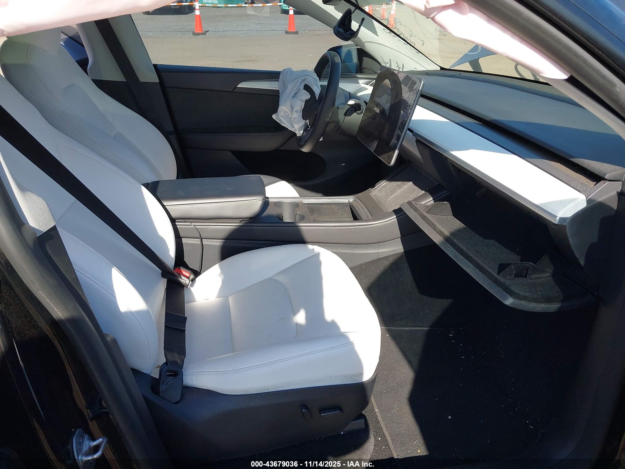 TESLA MODEL image 5
