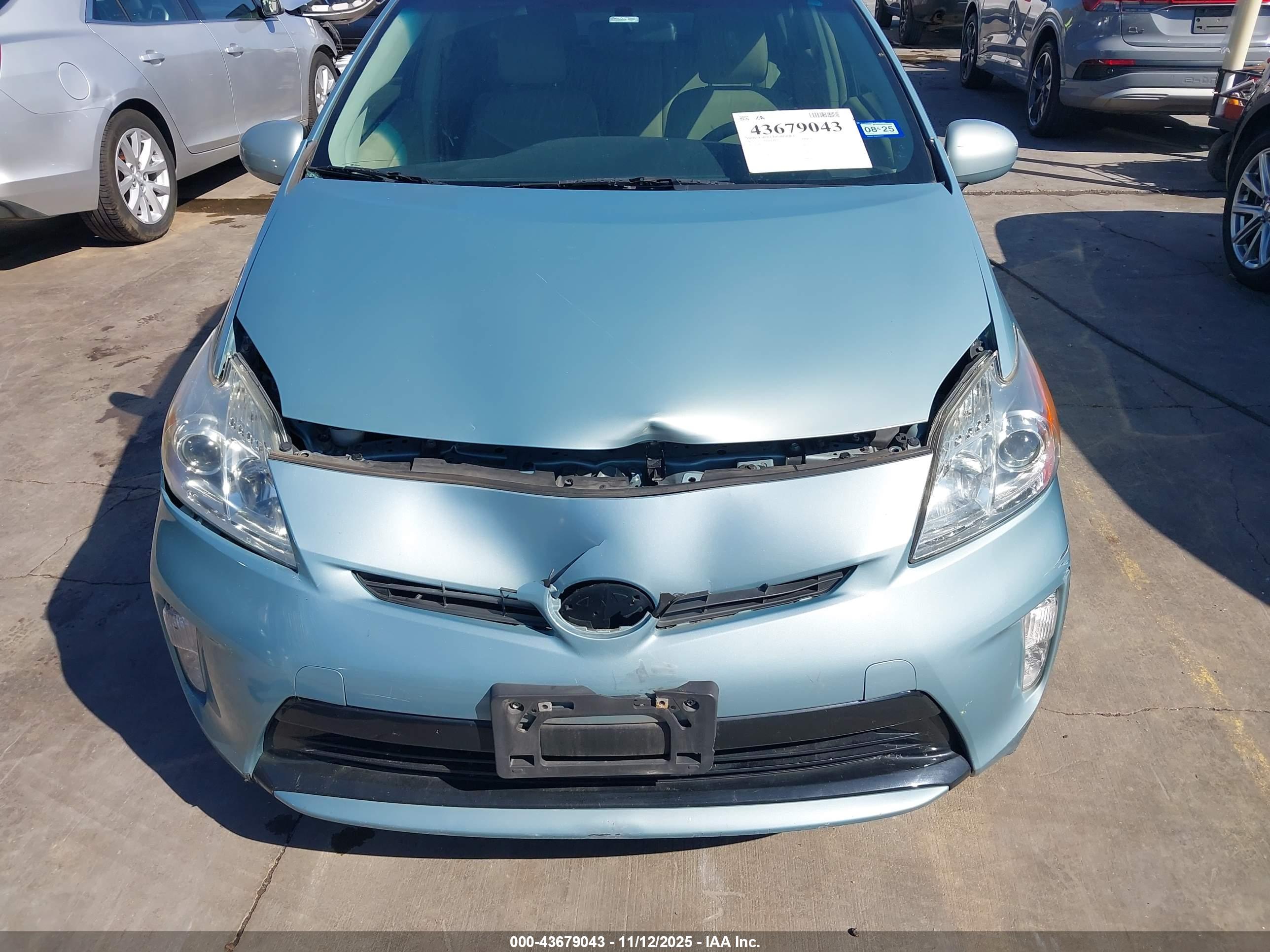 TOYOTA PRIUS image 6