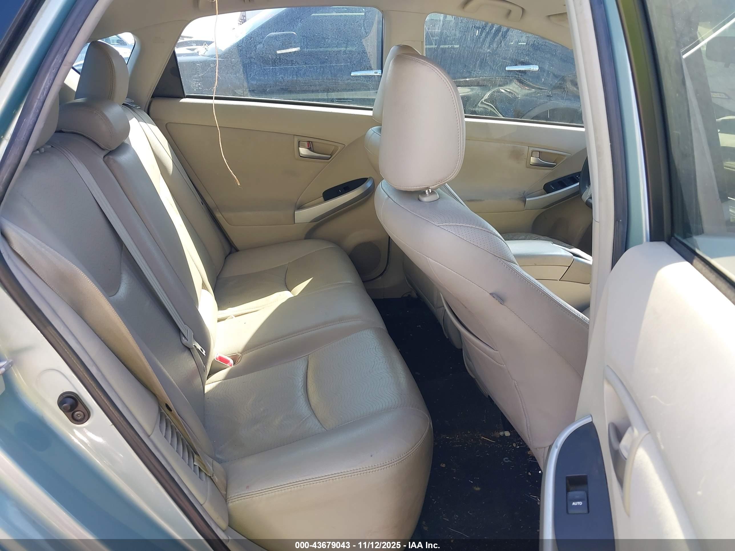 TOYOTA PRIUS image 8