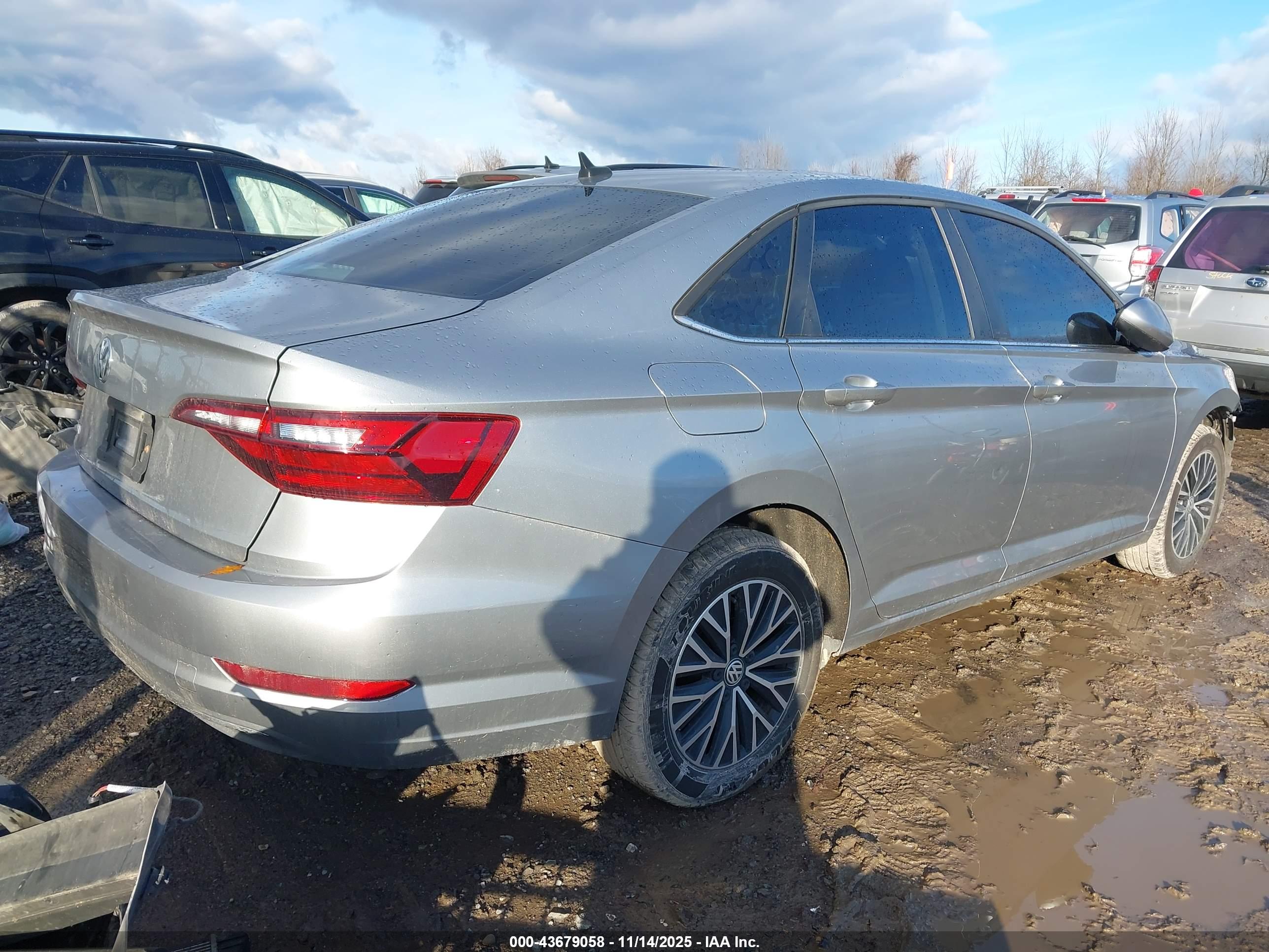 VOLKSWAGEN JETTA image 4