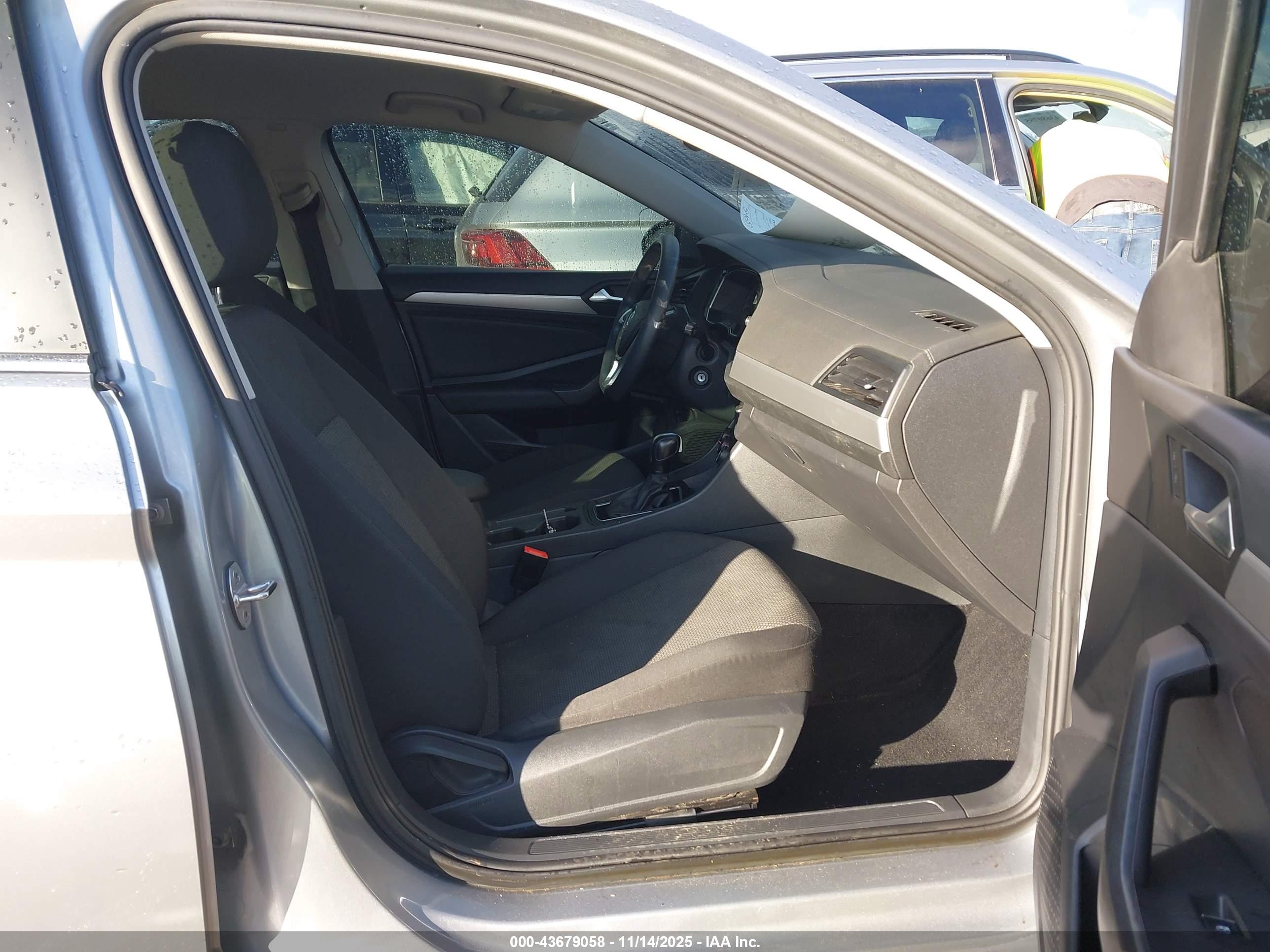VOLKSWAGEN JETTA image 5