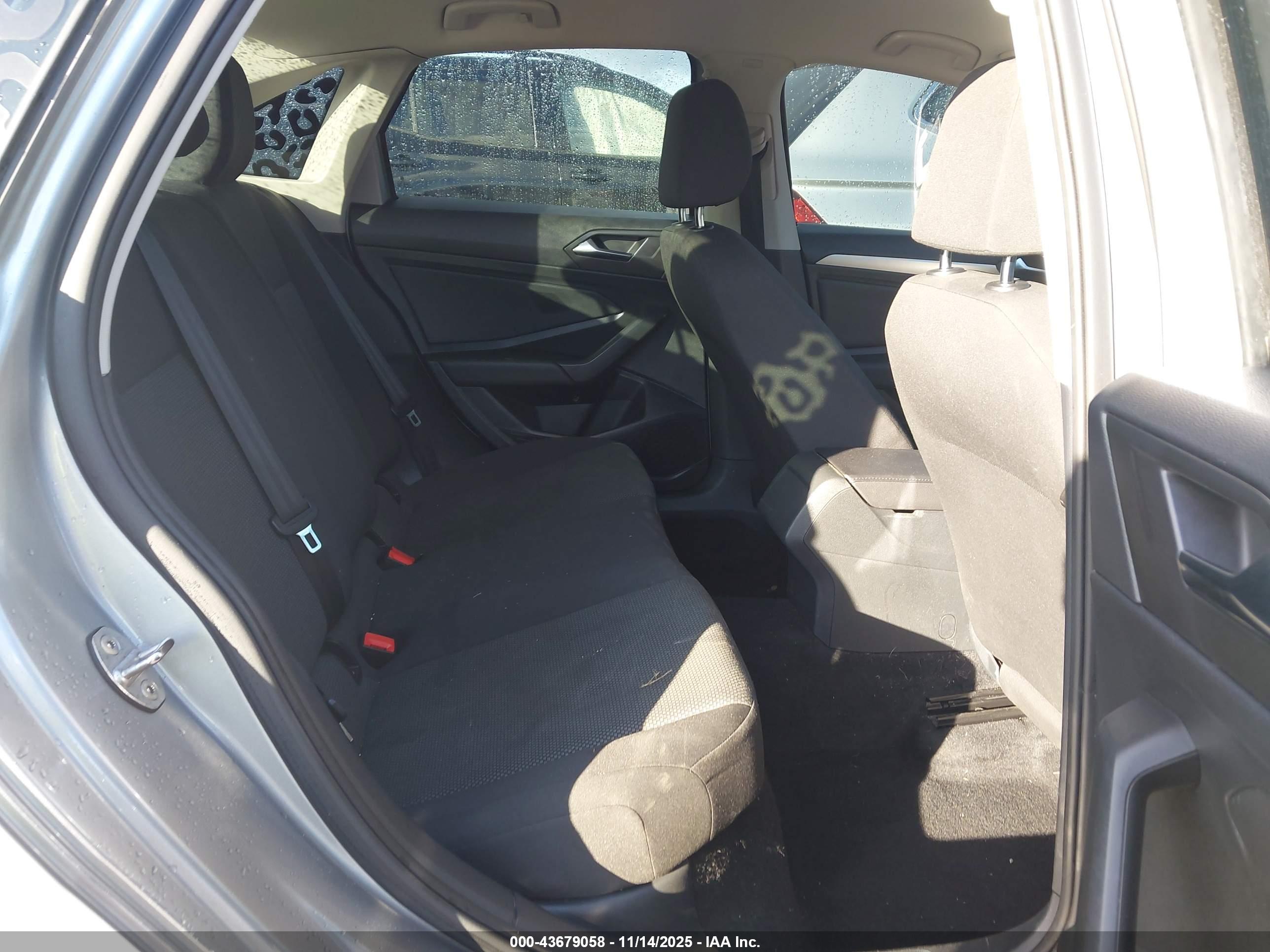 VOLKSWAGEN JETTA image 8