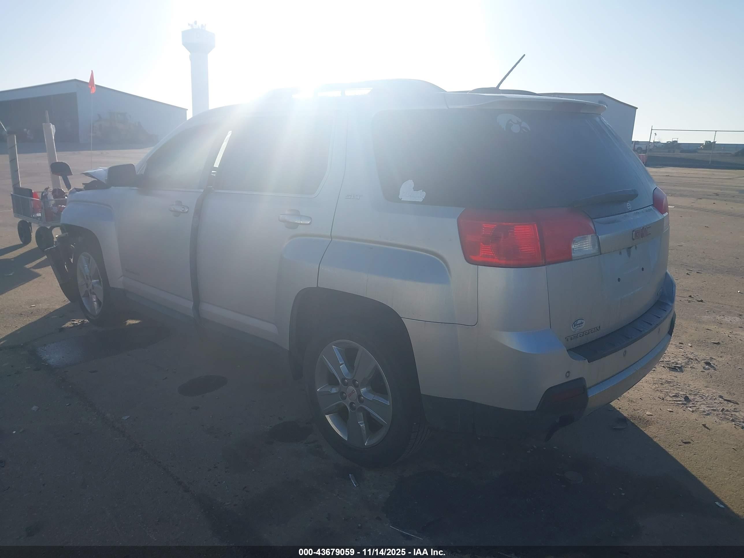 GMC TERRAIN image 3
