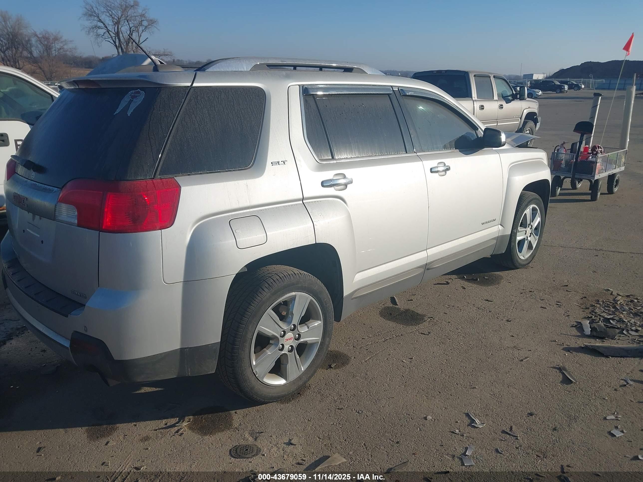 GMC TERRAIN image 4