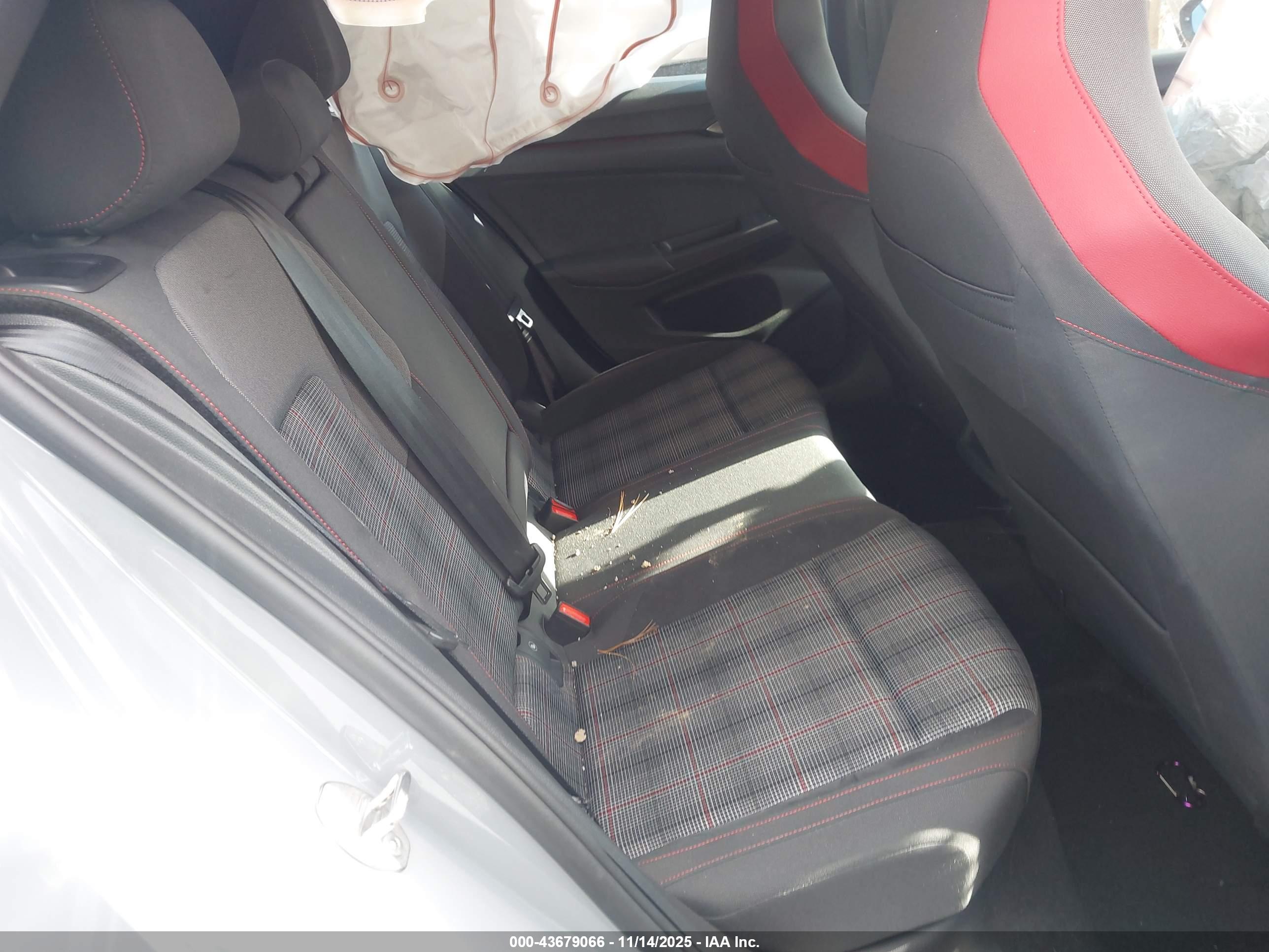 VOLKSWAGEN GOLF image 8