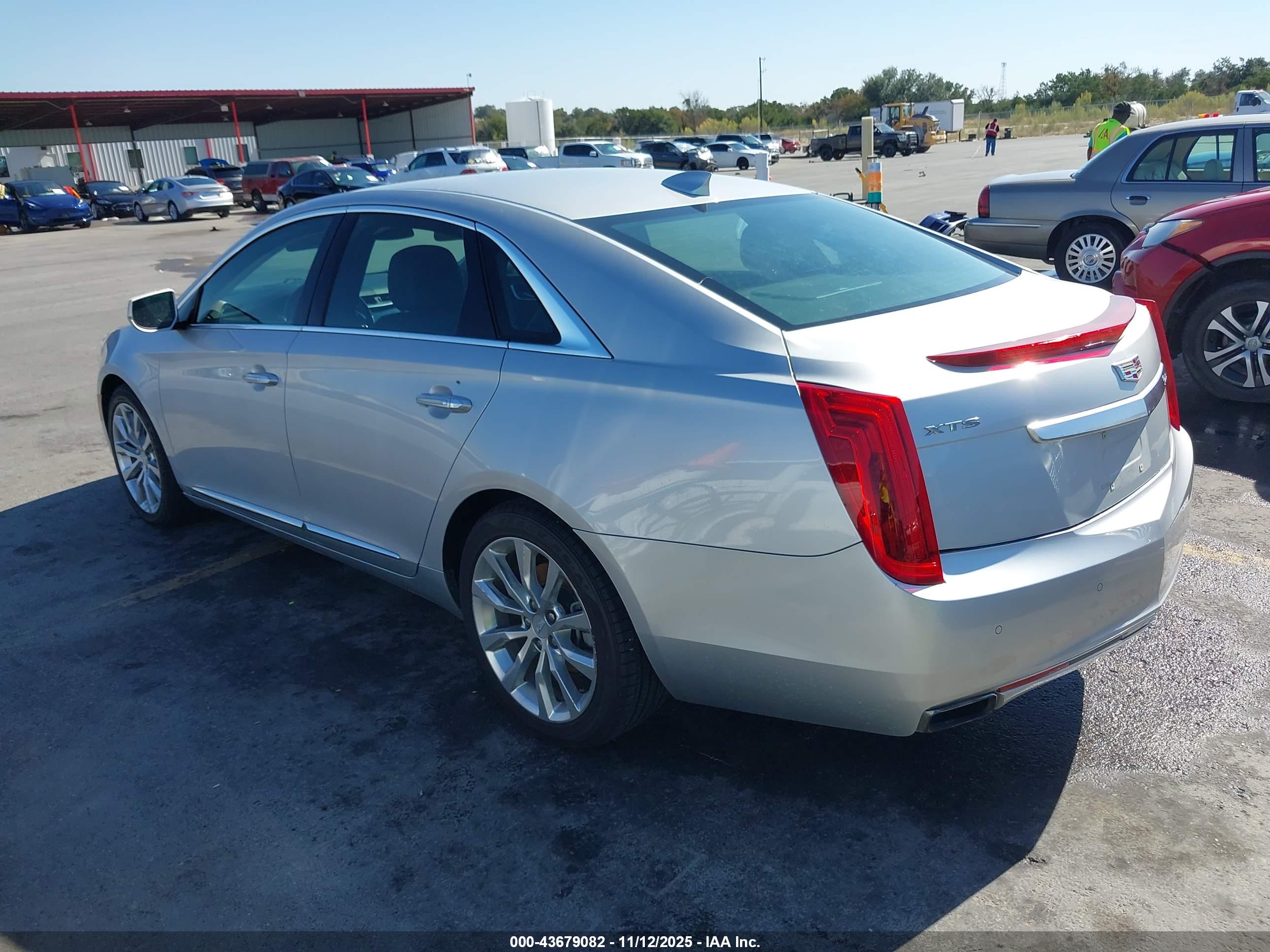 CADILLAC XTS image 3