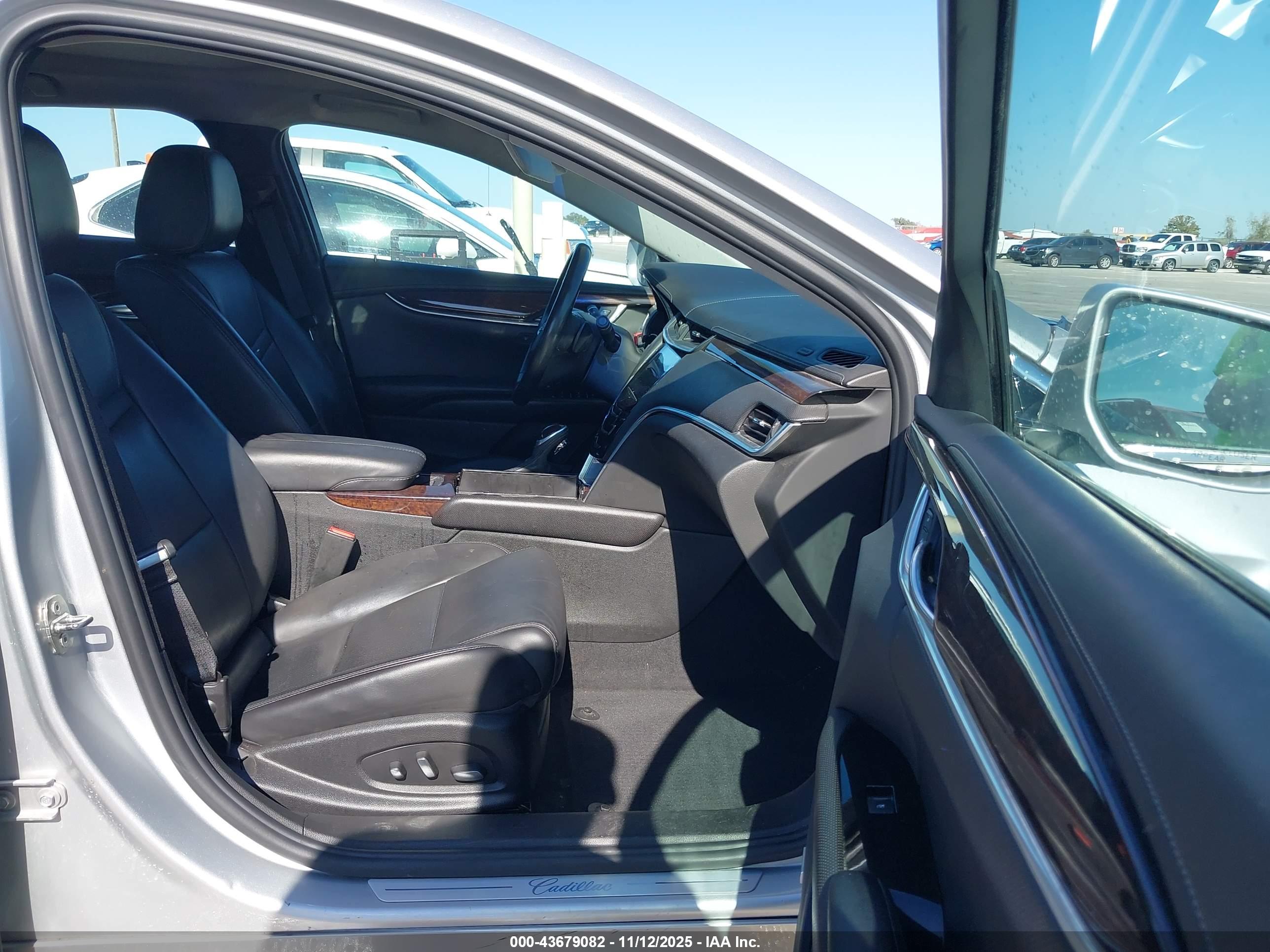 CADILLAC XTS image 5