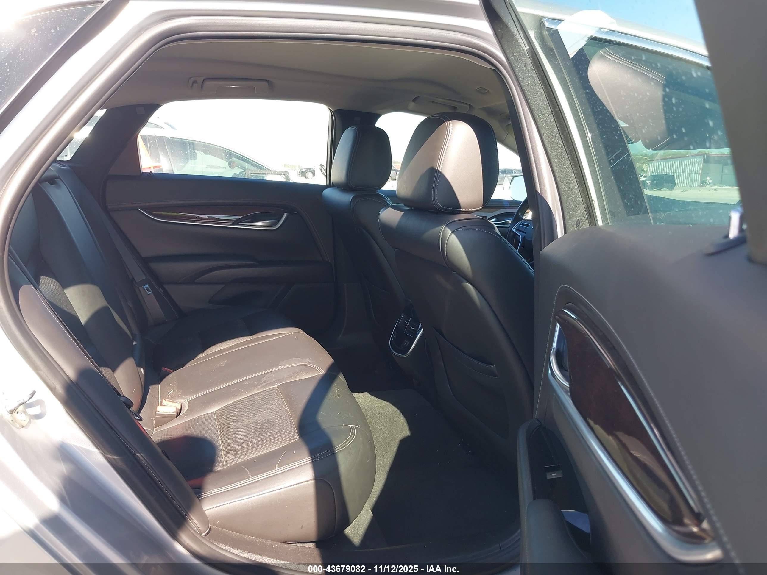 CADILLAC XTS image 8