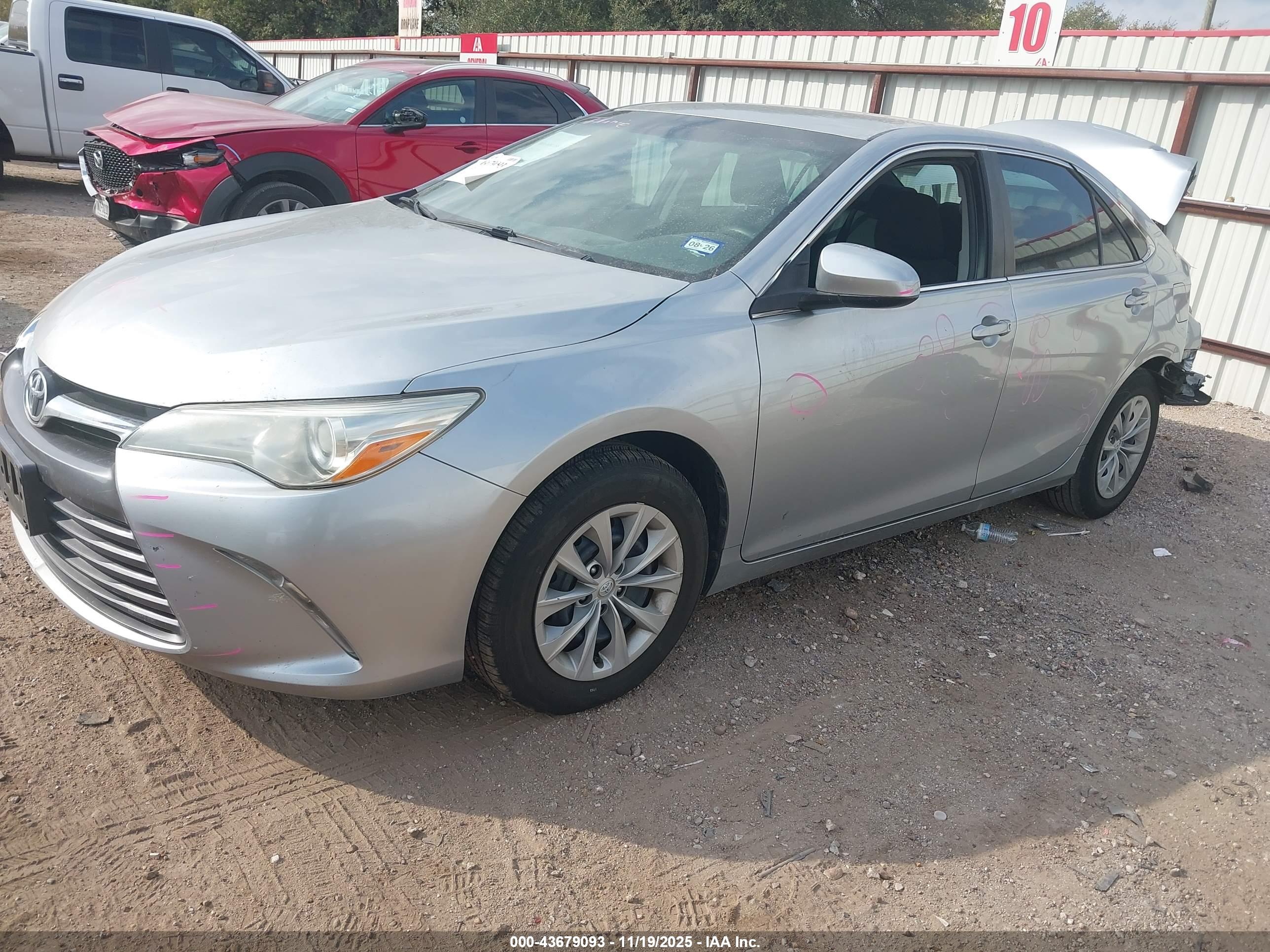 TOYOTA CAMRY image 2