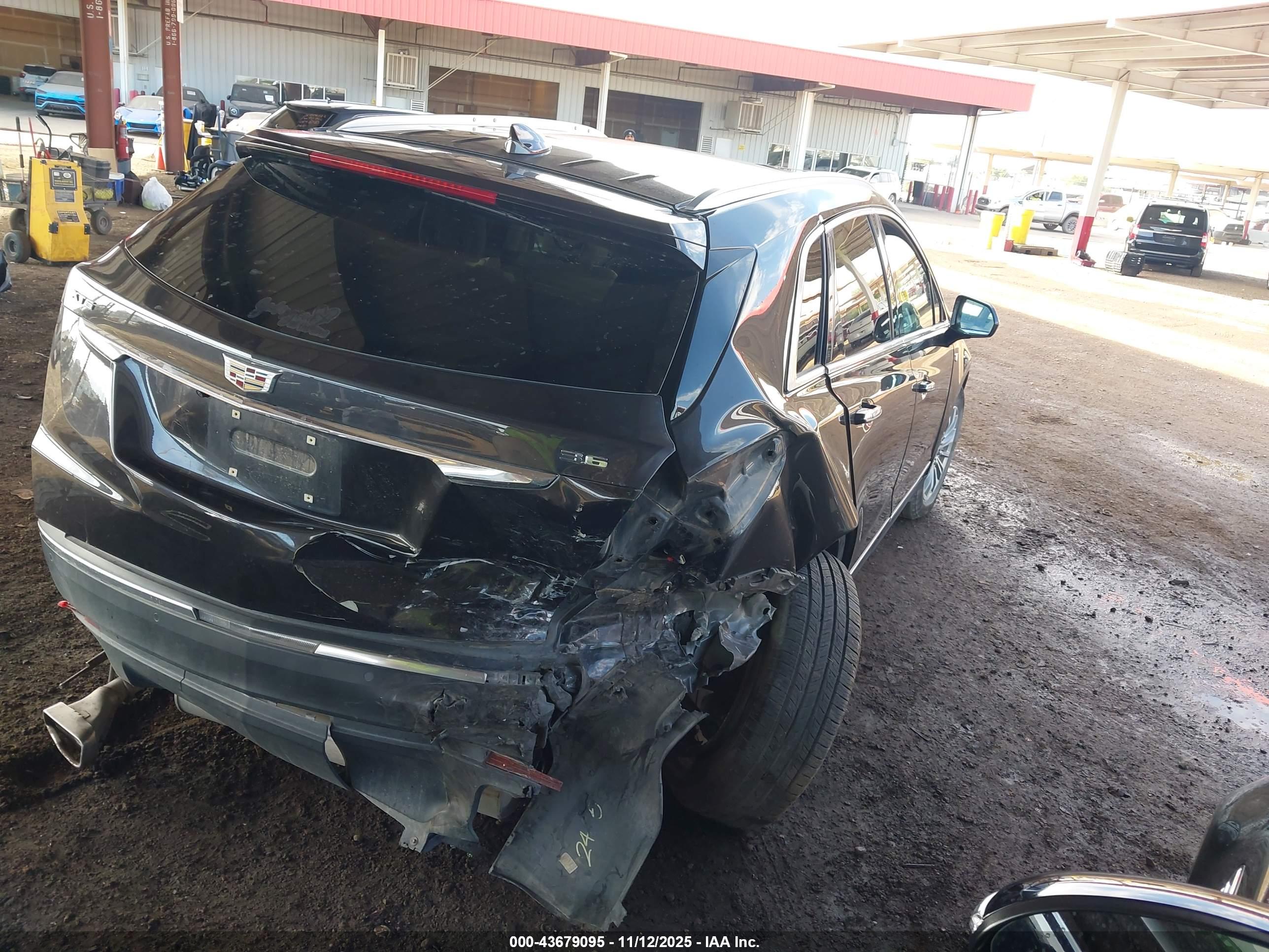 CADILLAC XT5 image 6