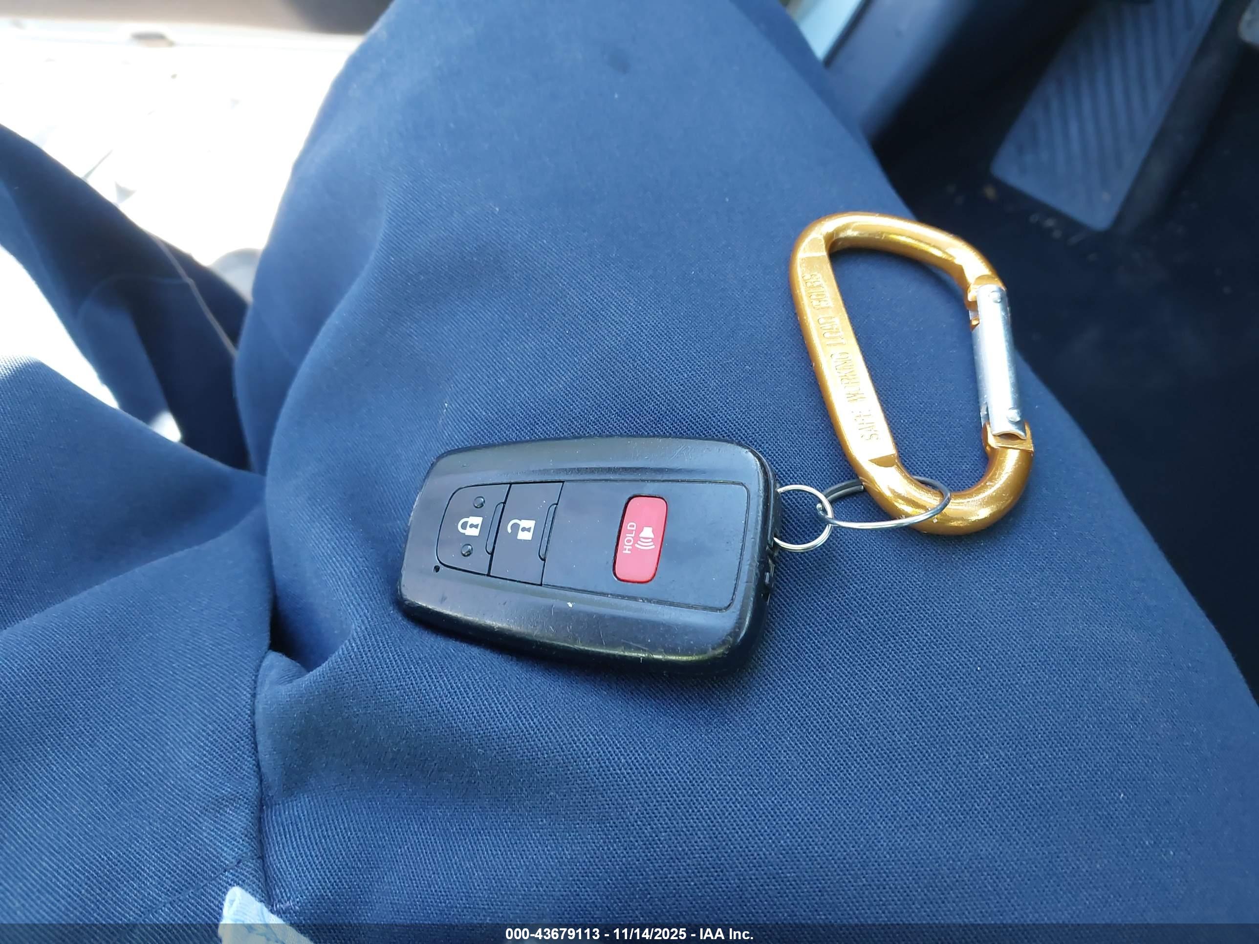 TOYOTA PRIUS image 11