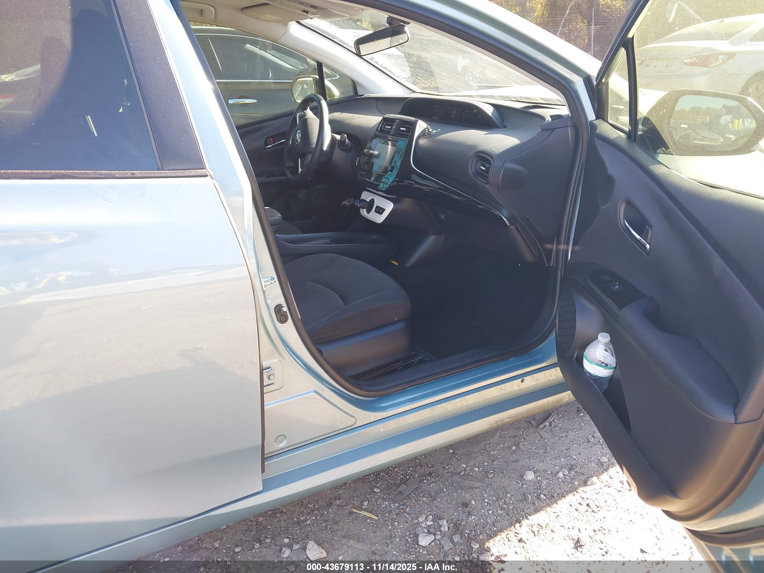 TOYOTA PRIUS image 5