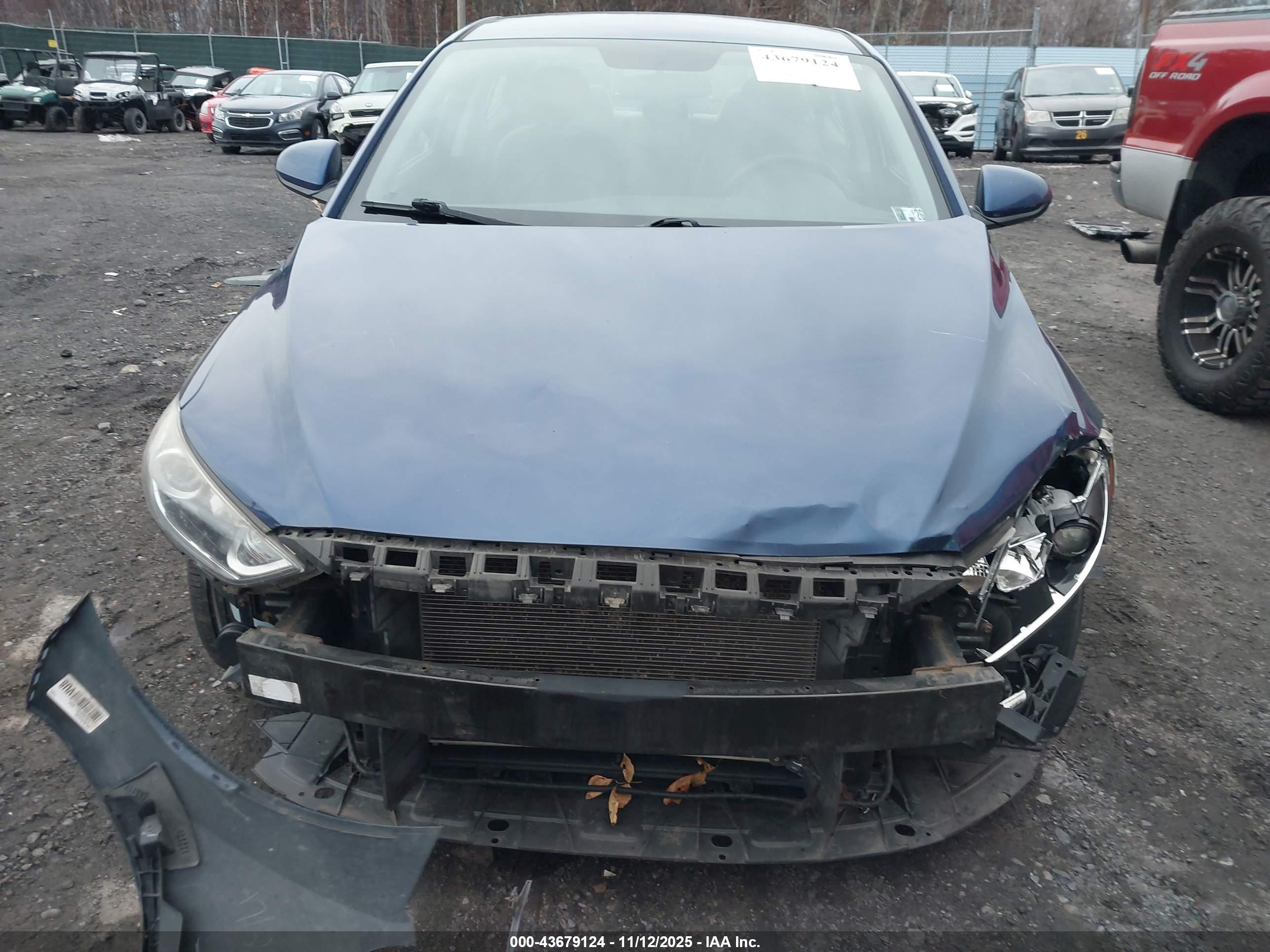 HYUNDAI ELANTRA image 6