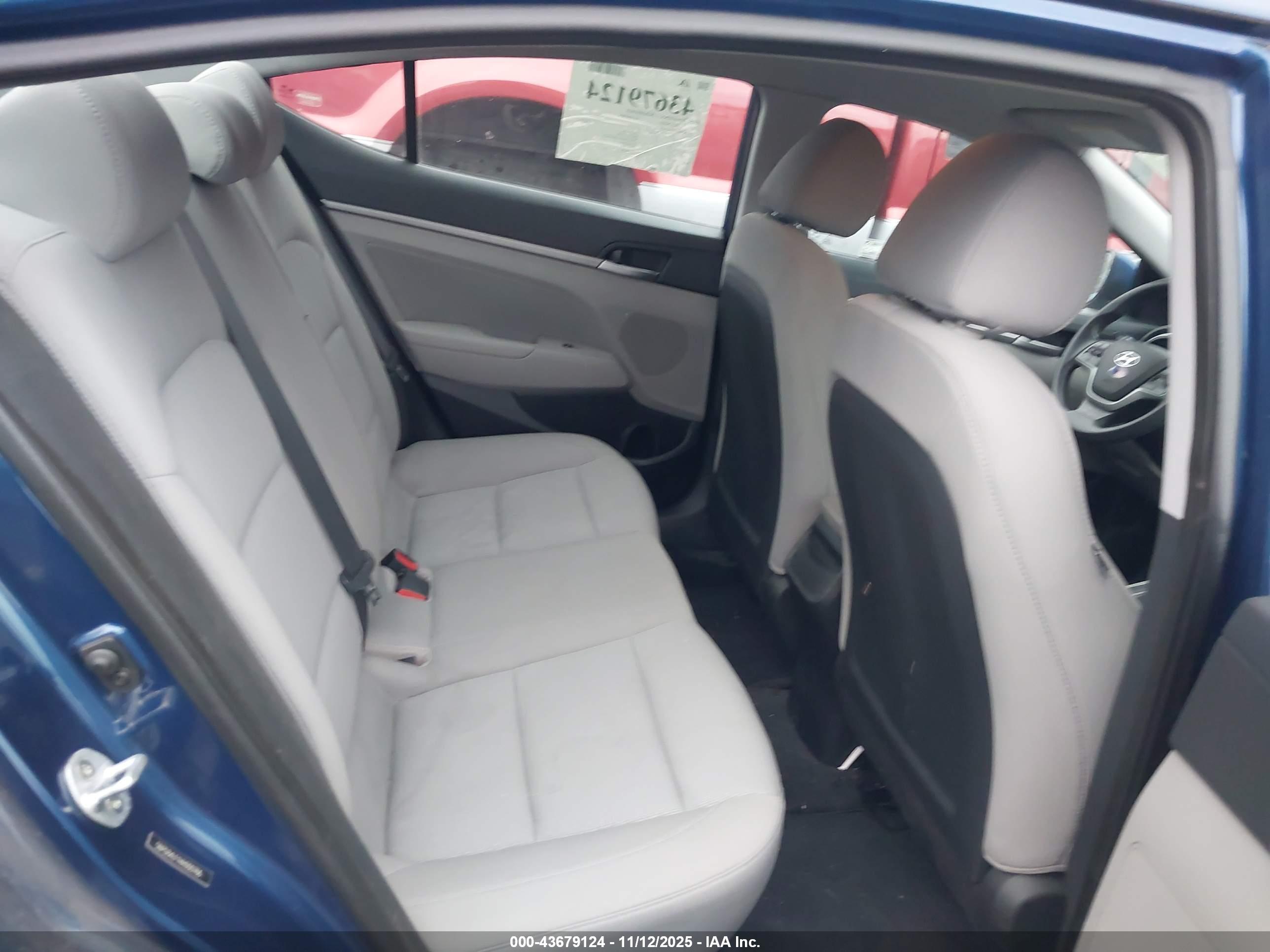 HYUNDAI ELANTRA image 8