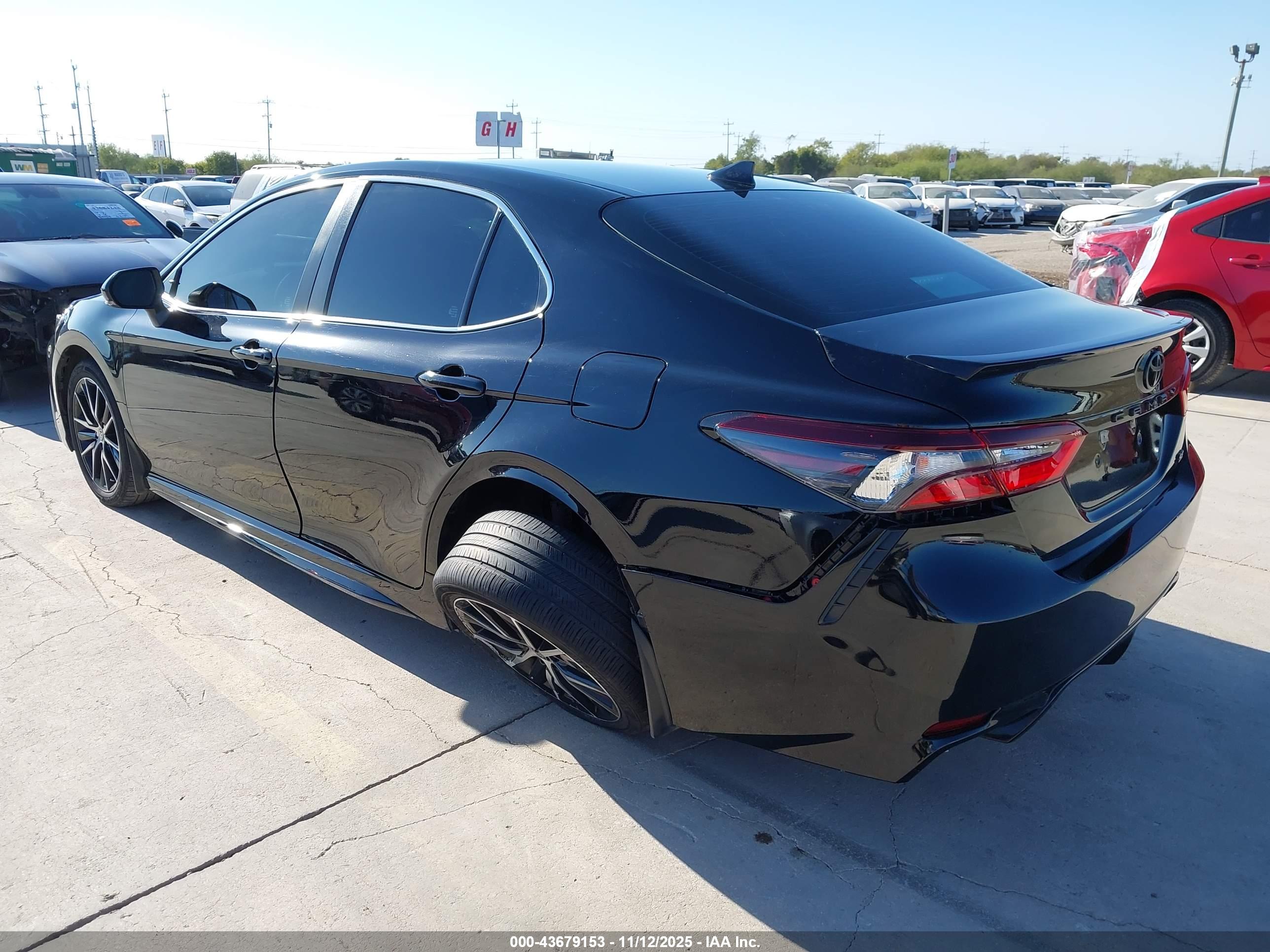 TOYOTA CAMRY image 3
