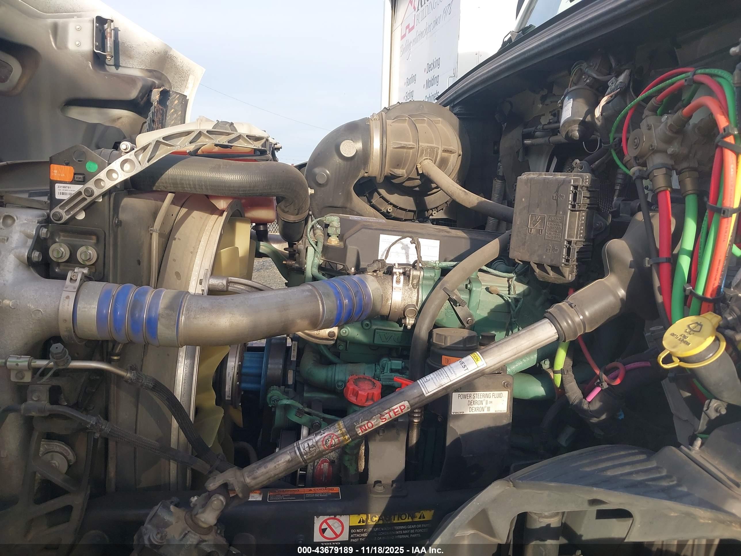 VOLVO VNR image 10