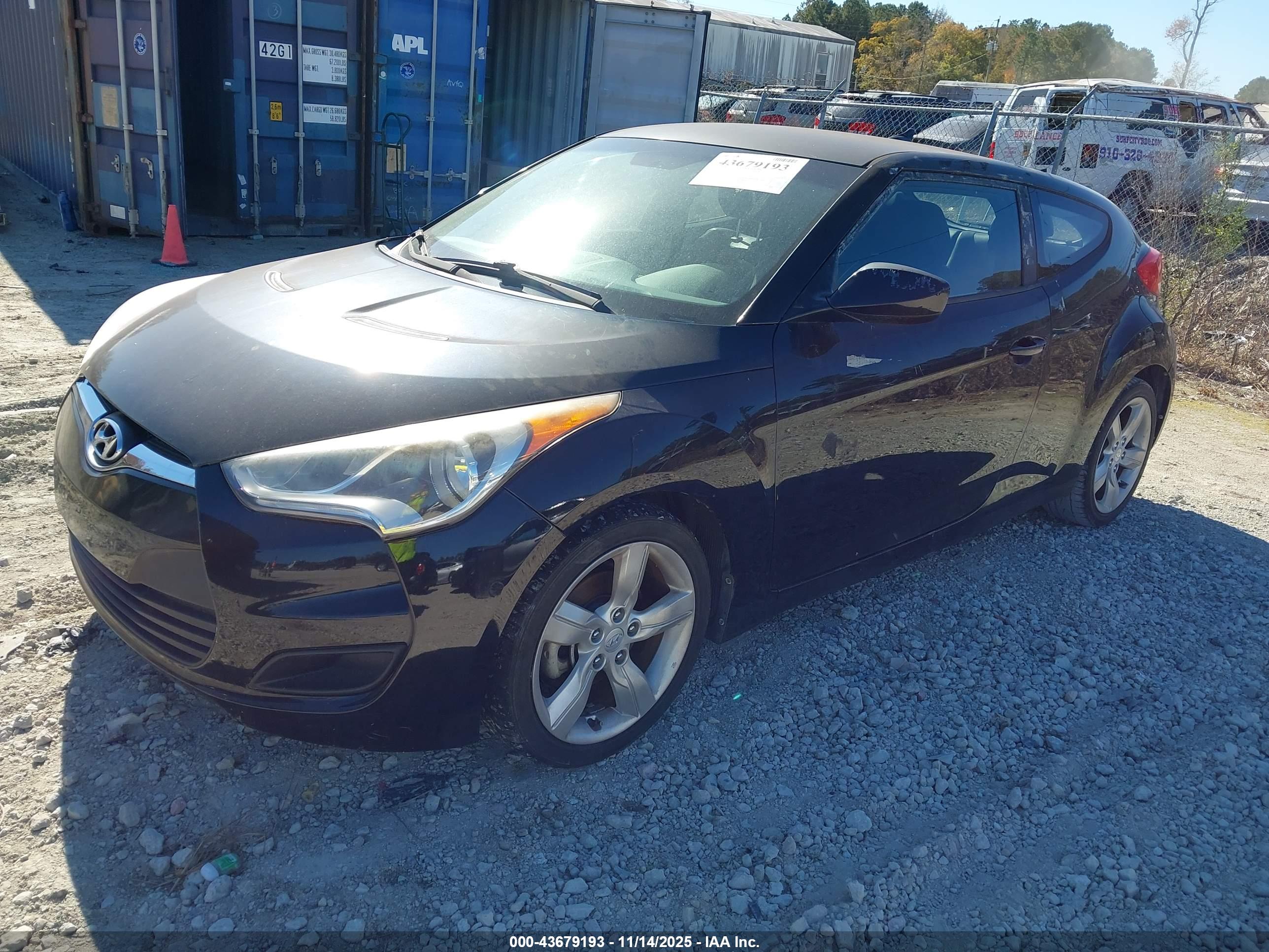 HYUNDAI VELOSTER image 2