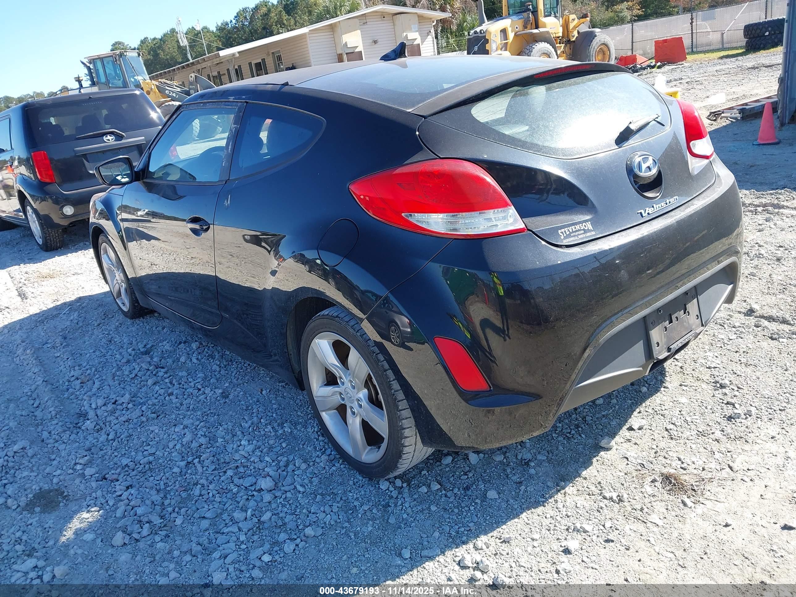 HYUNDAI VELOSTER image 3