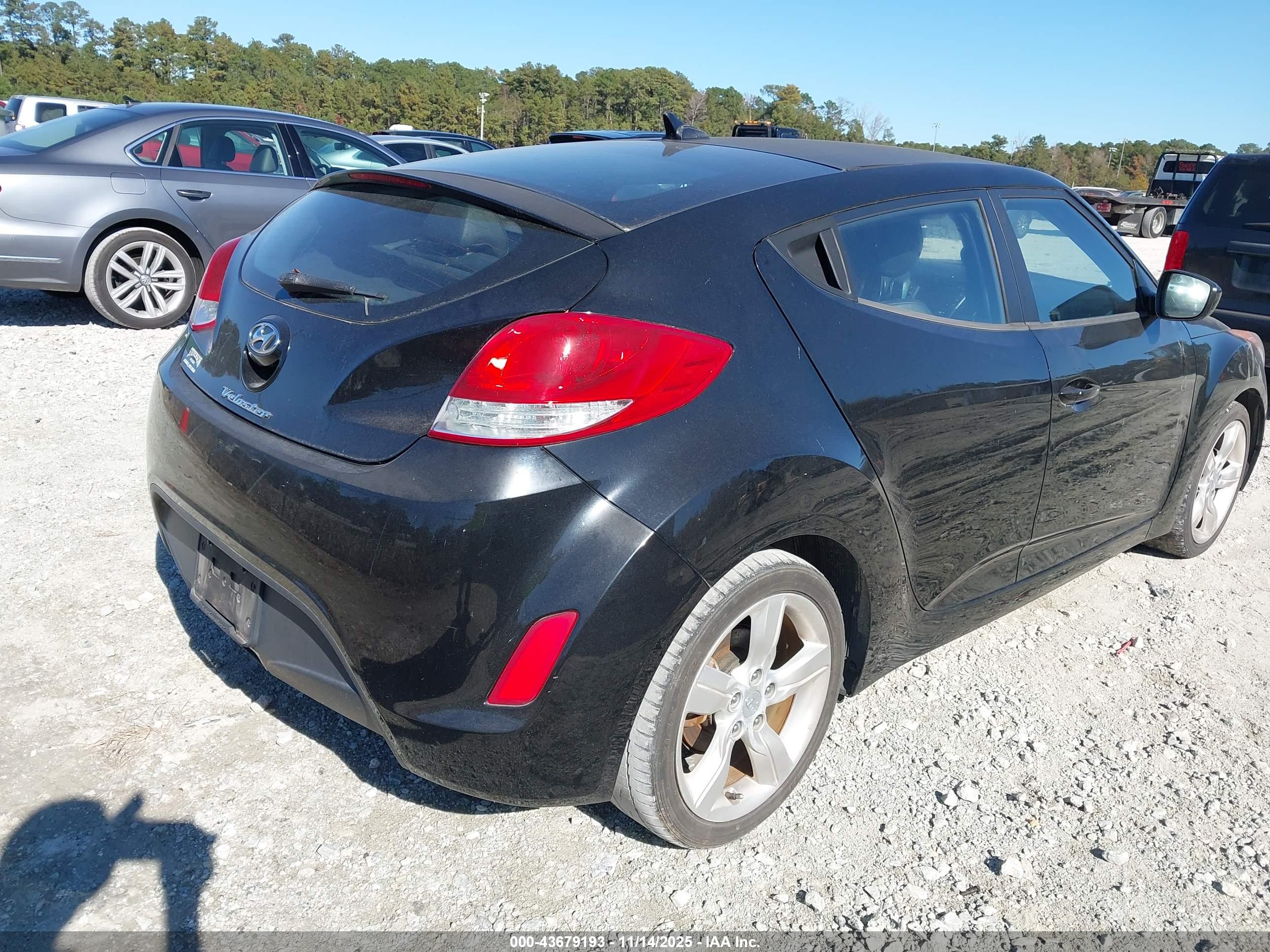 HYUNDAI VELOSTER image 4
