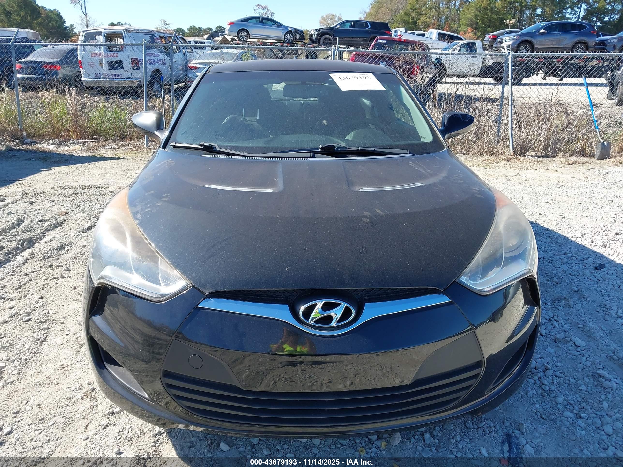 HYUNDAI VELOSTER image 6
