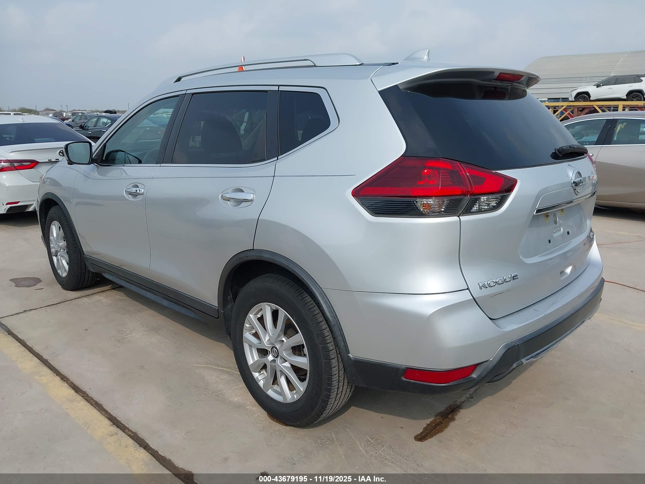 NISSAN ROGUE image 3