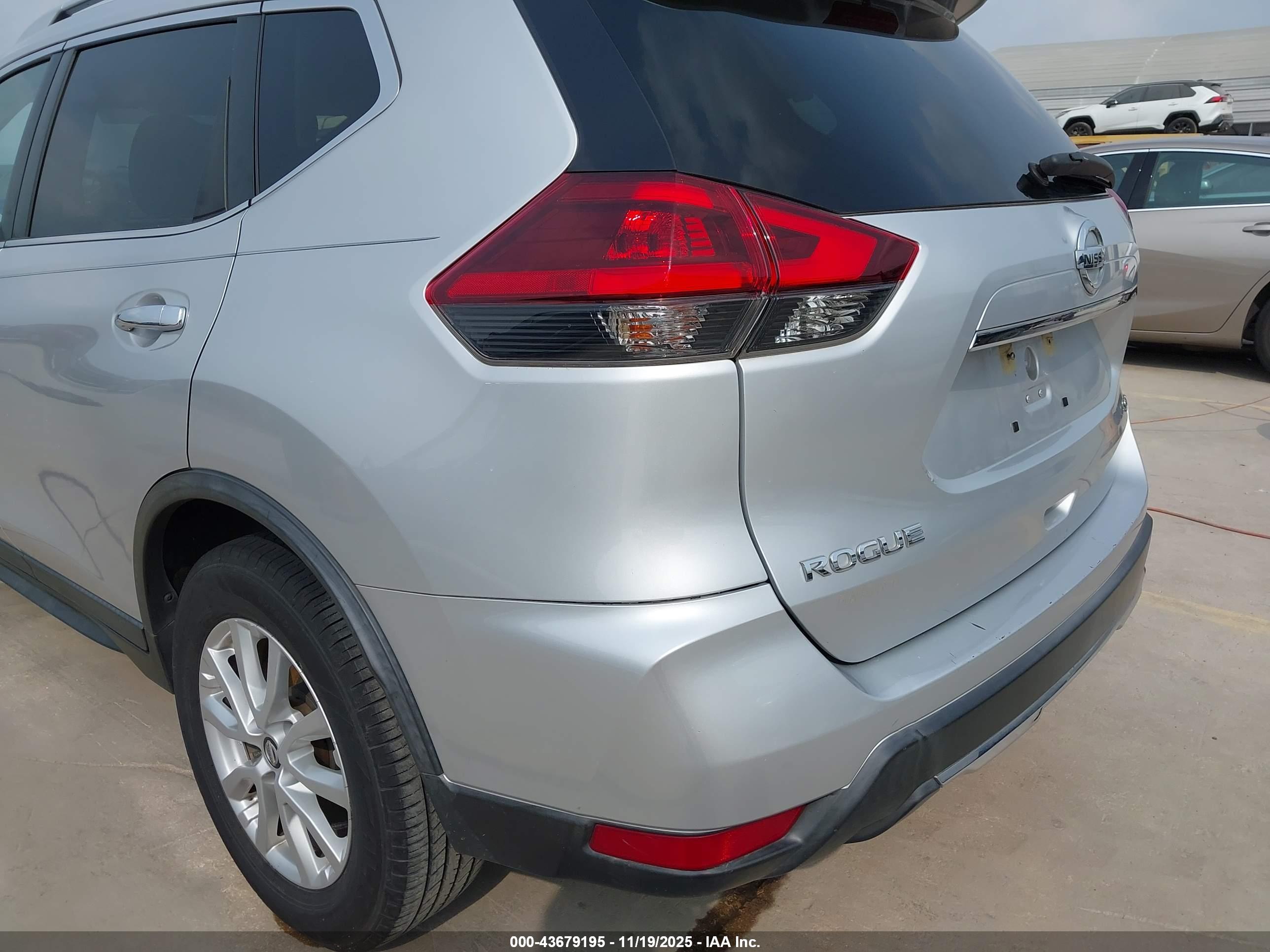 NISSAN ROGUE image 6