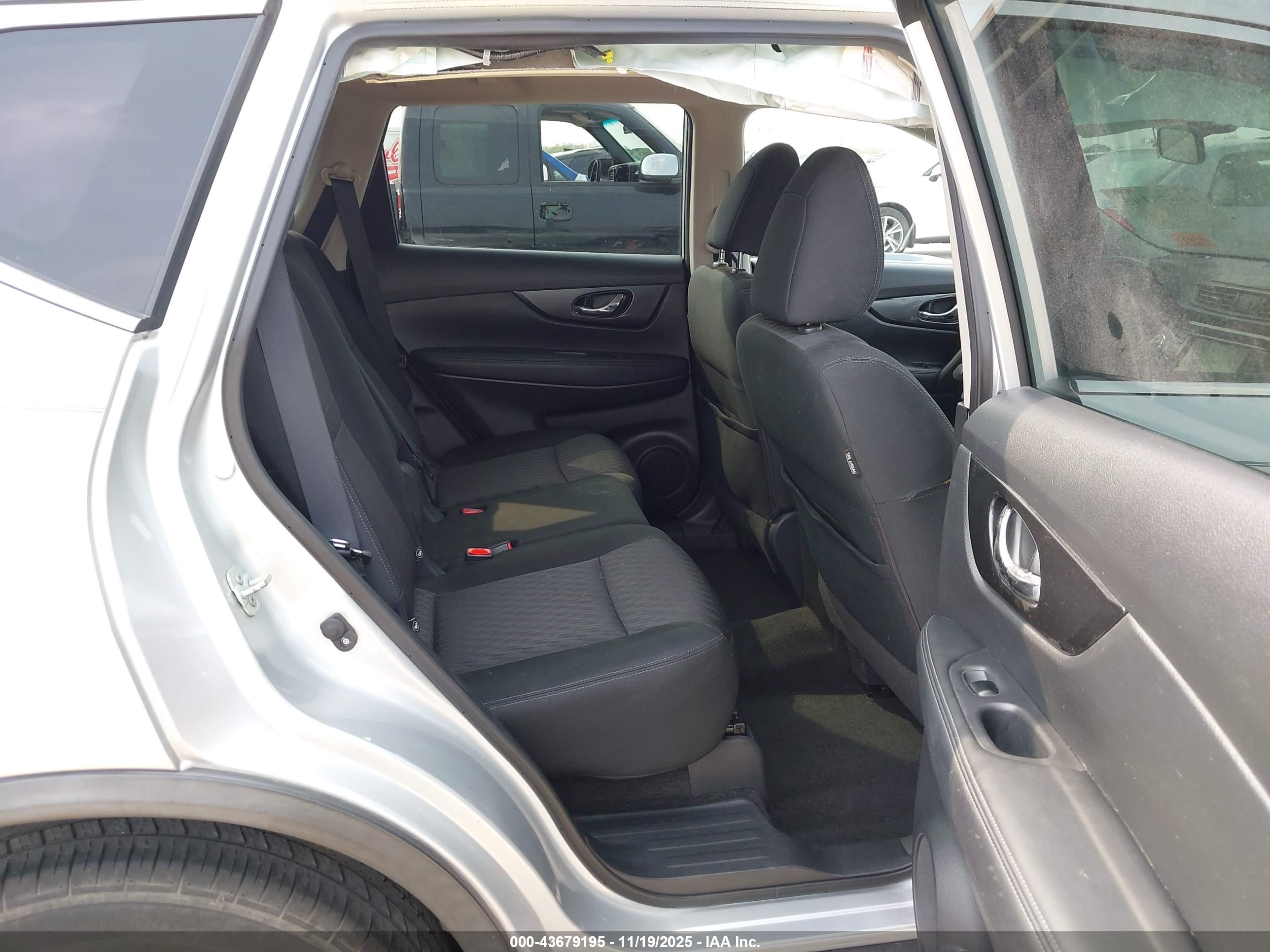 NISSAN ROGUE image 8
