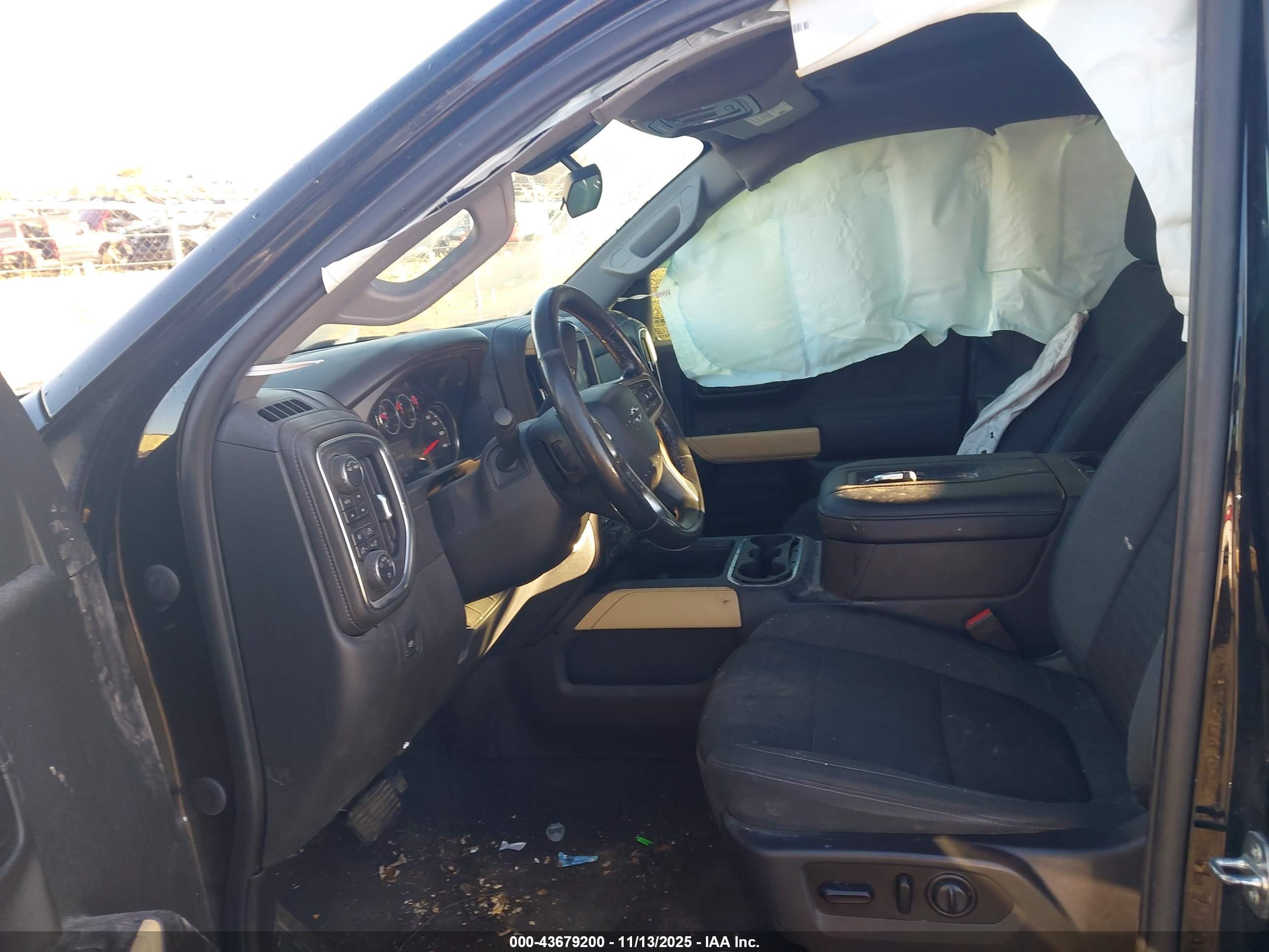 CHEVROLET SILVERADO image 5