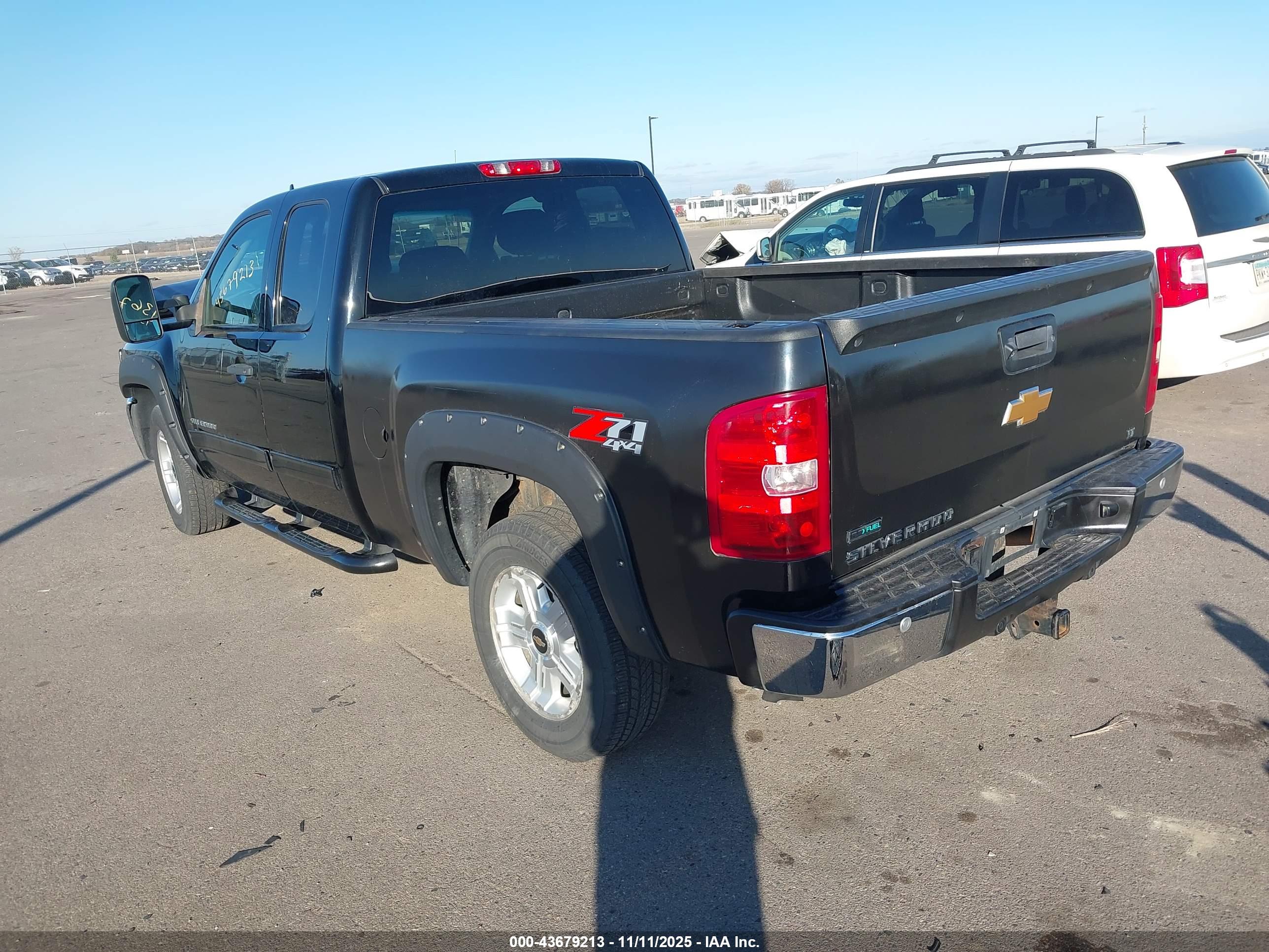 CHEVROLET SILVERADO image 3