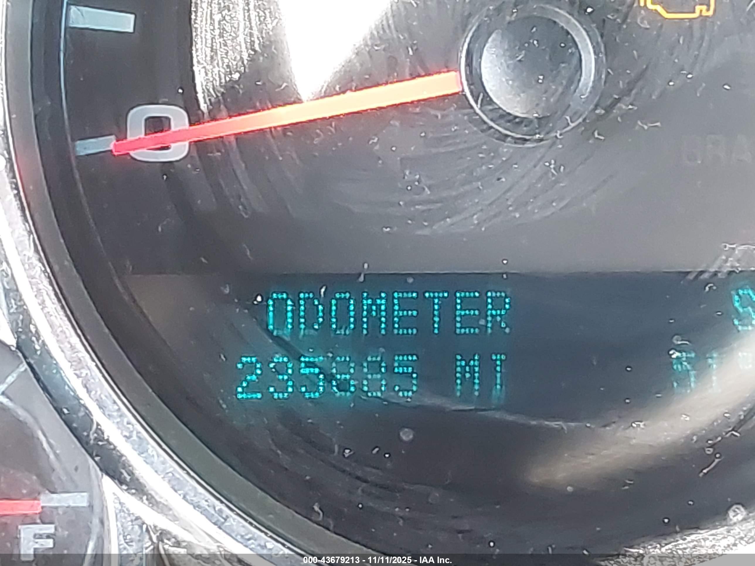 CHEVROLET SILVERADO image 7