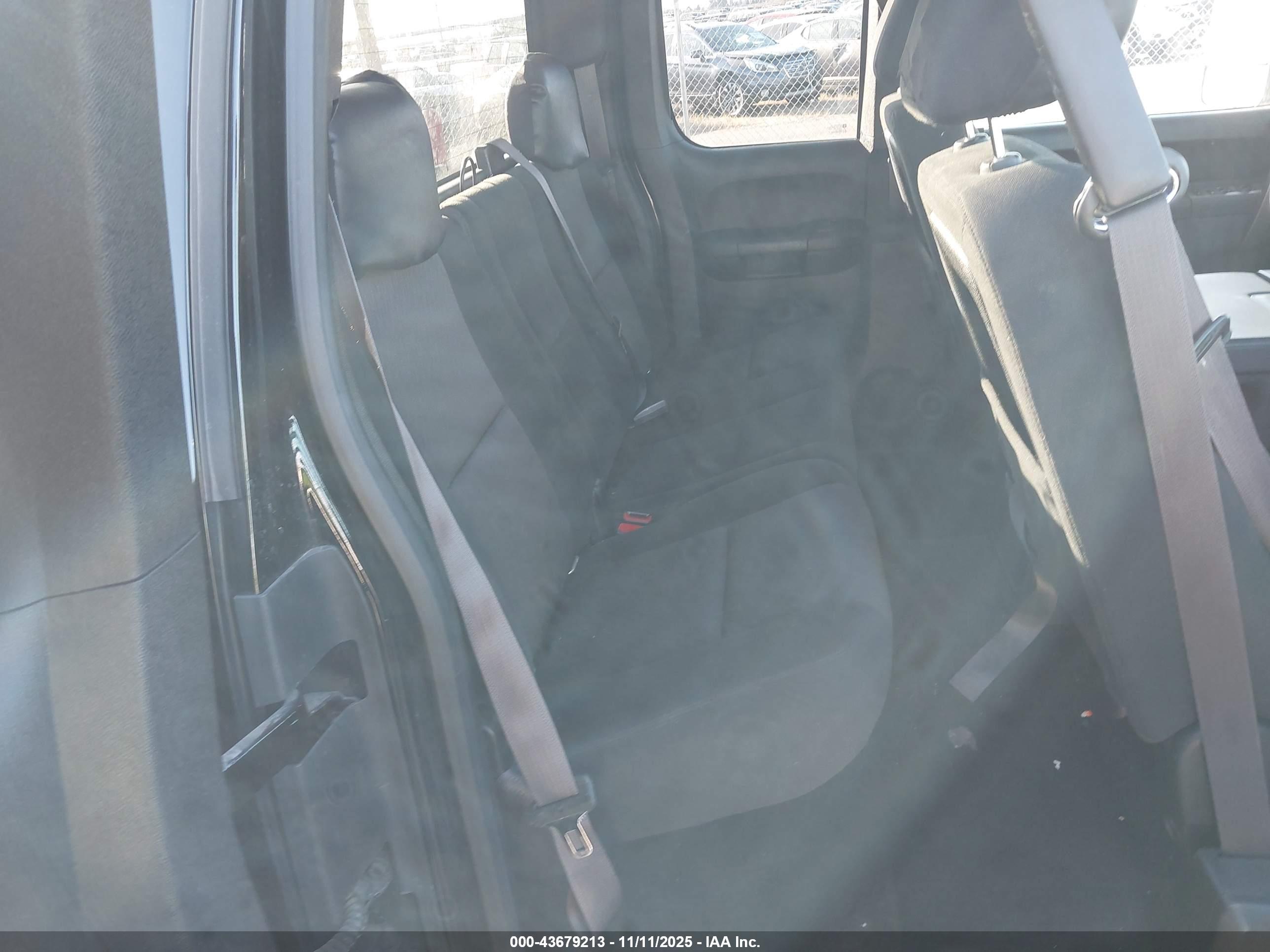 CHEVROLET SILVERADO image 8