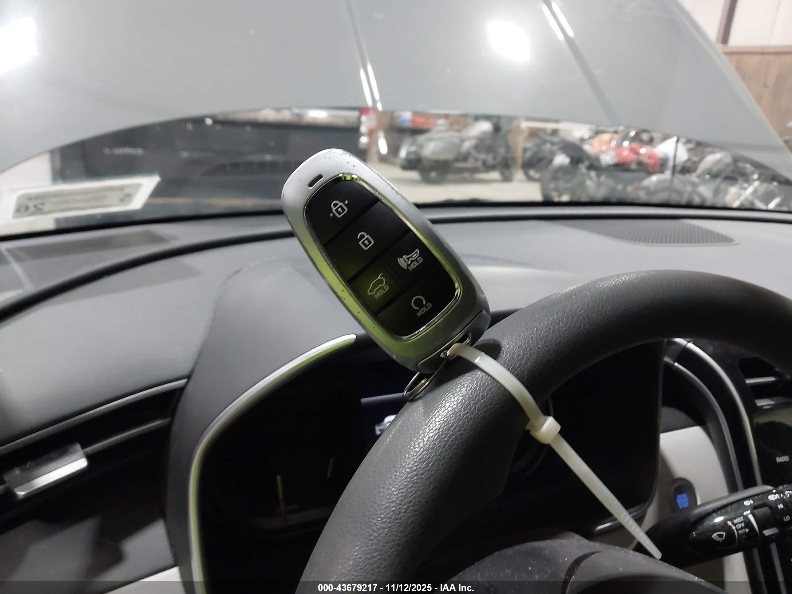 HYUNDAI TUCSON image 11