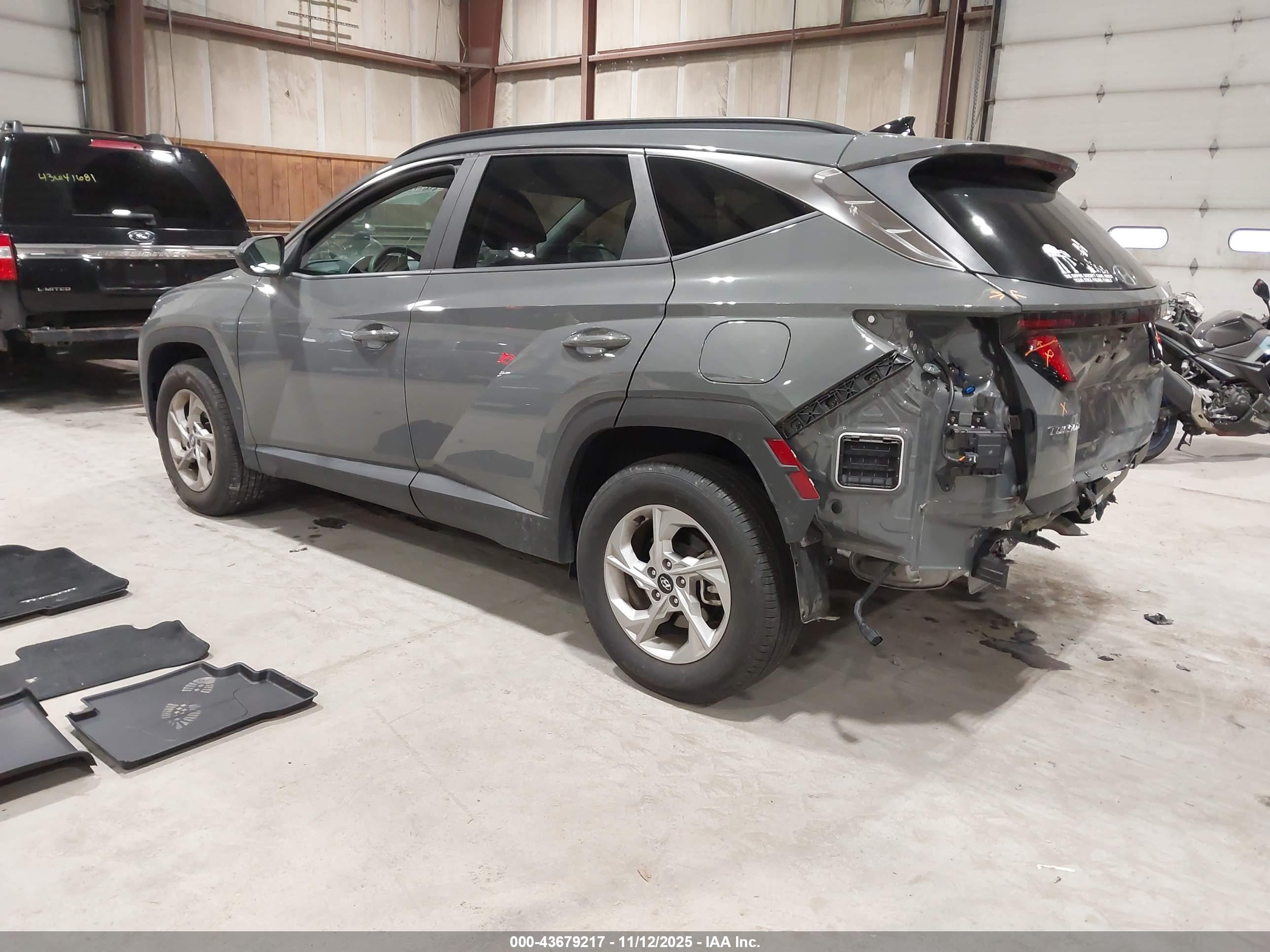 HYUNDAI TUCSON image 3