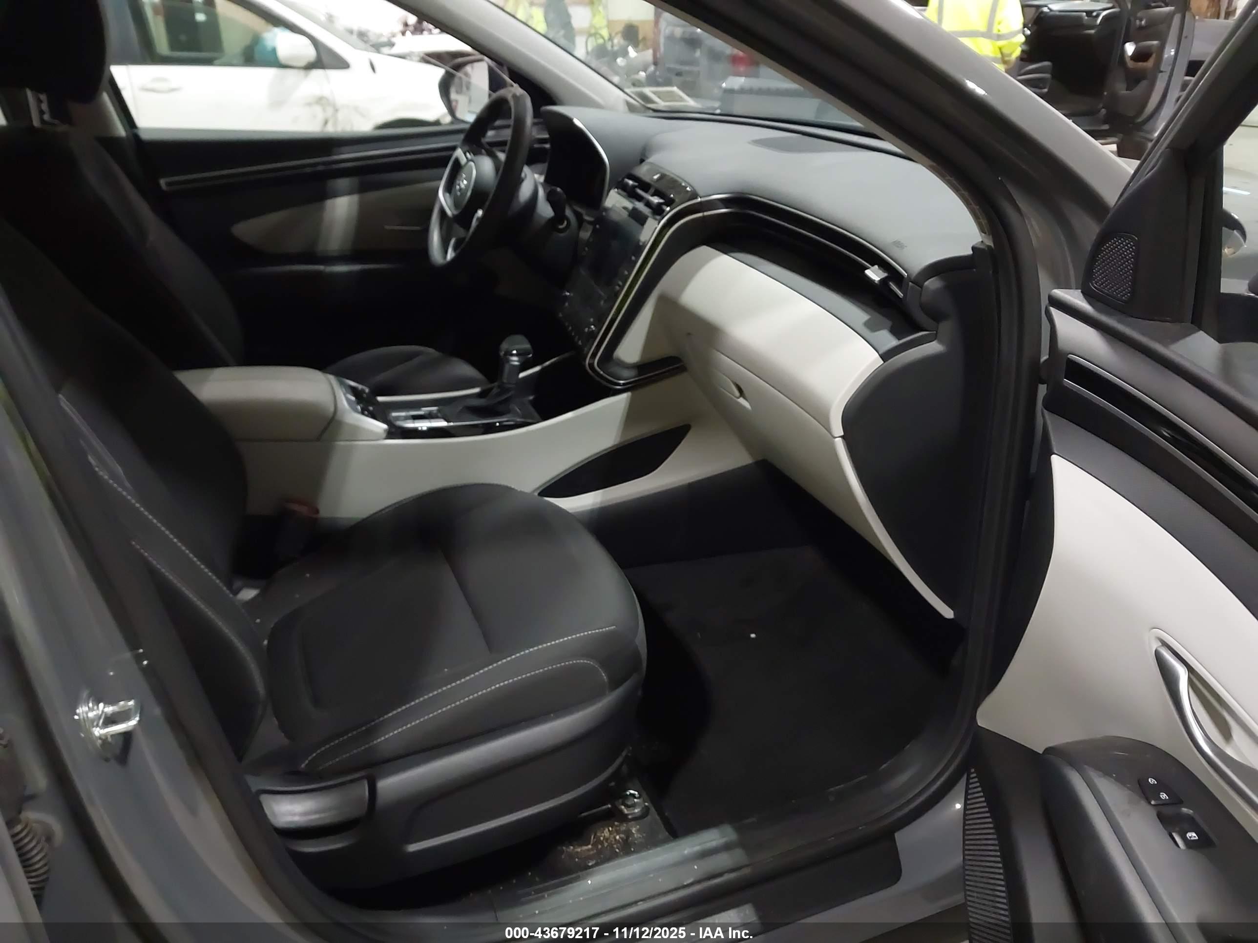 HYUNDAI TUCSON image 5
