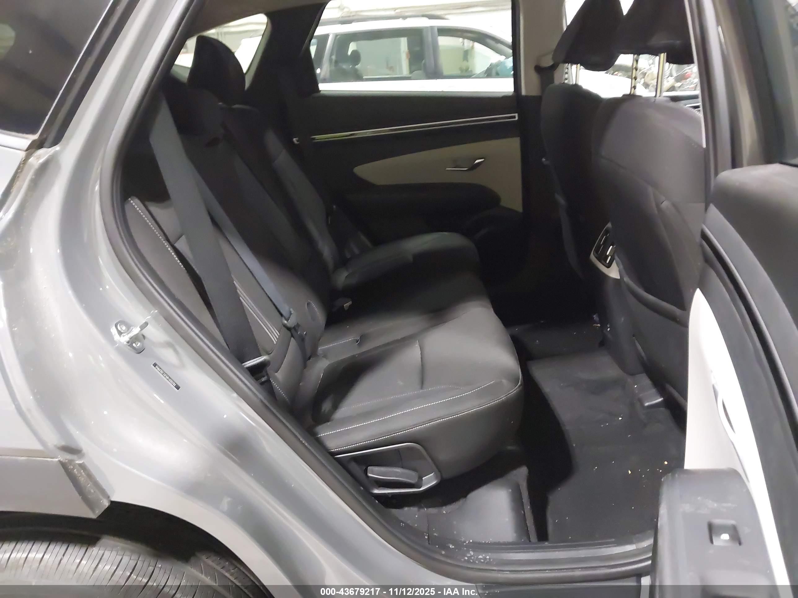 HYUNDAI TUCSON image 8