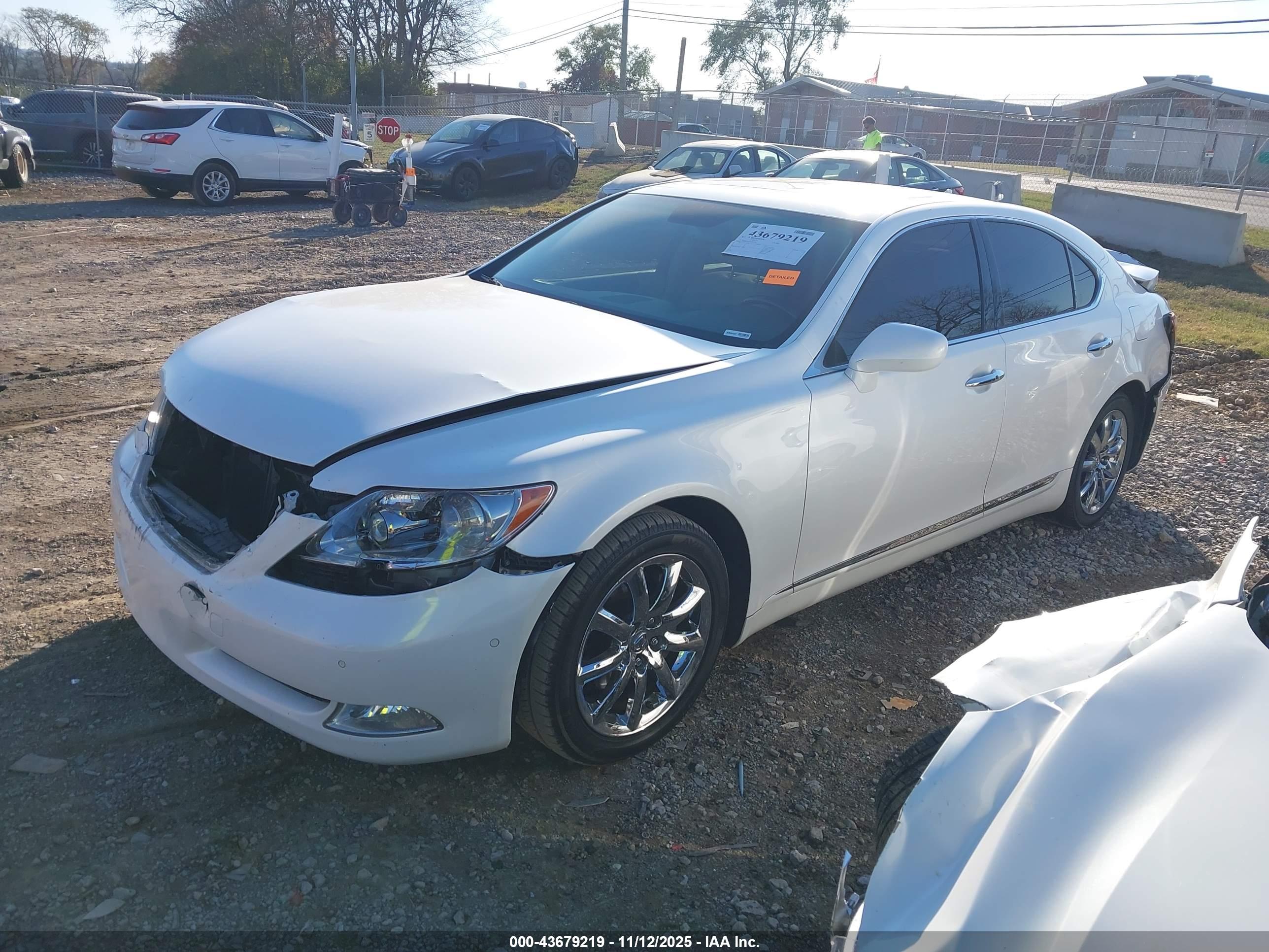 LEXUS LS image 2