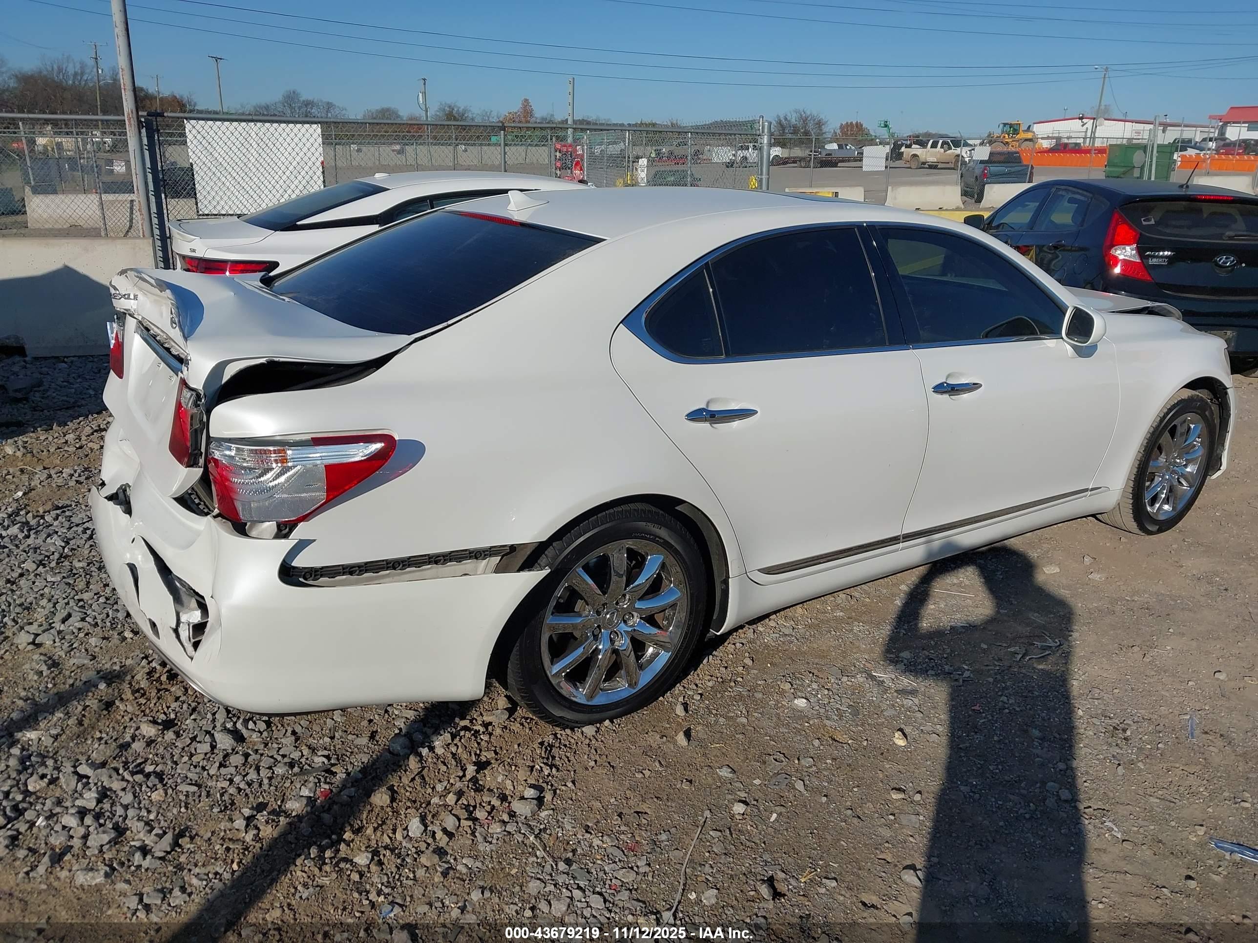 LEXUS LS image 4