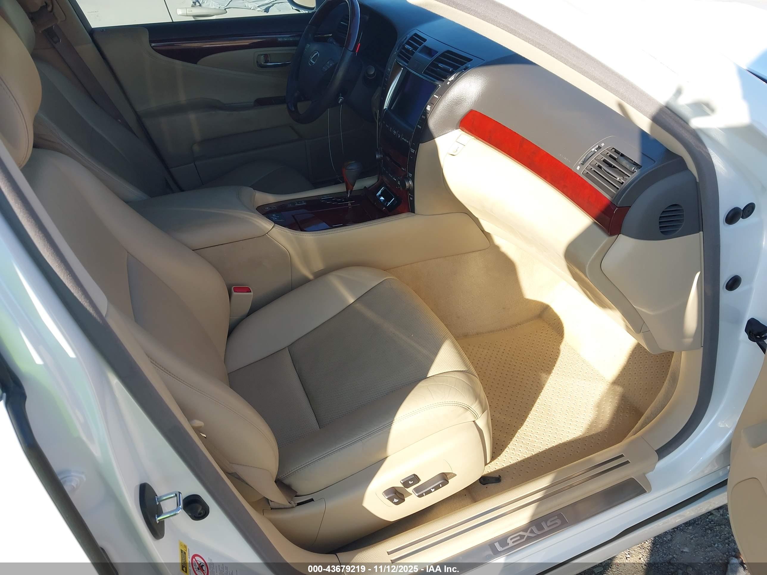 LEXUS LS image 5