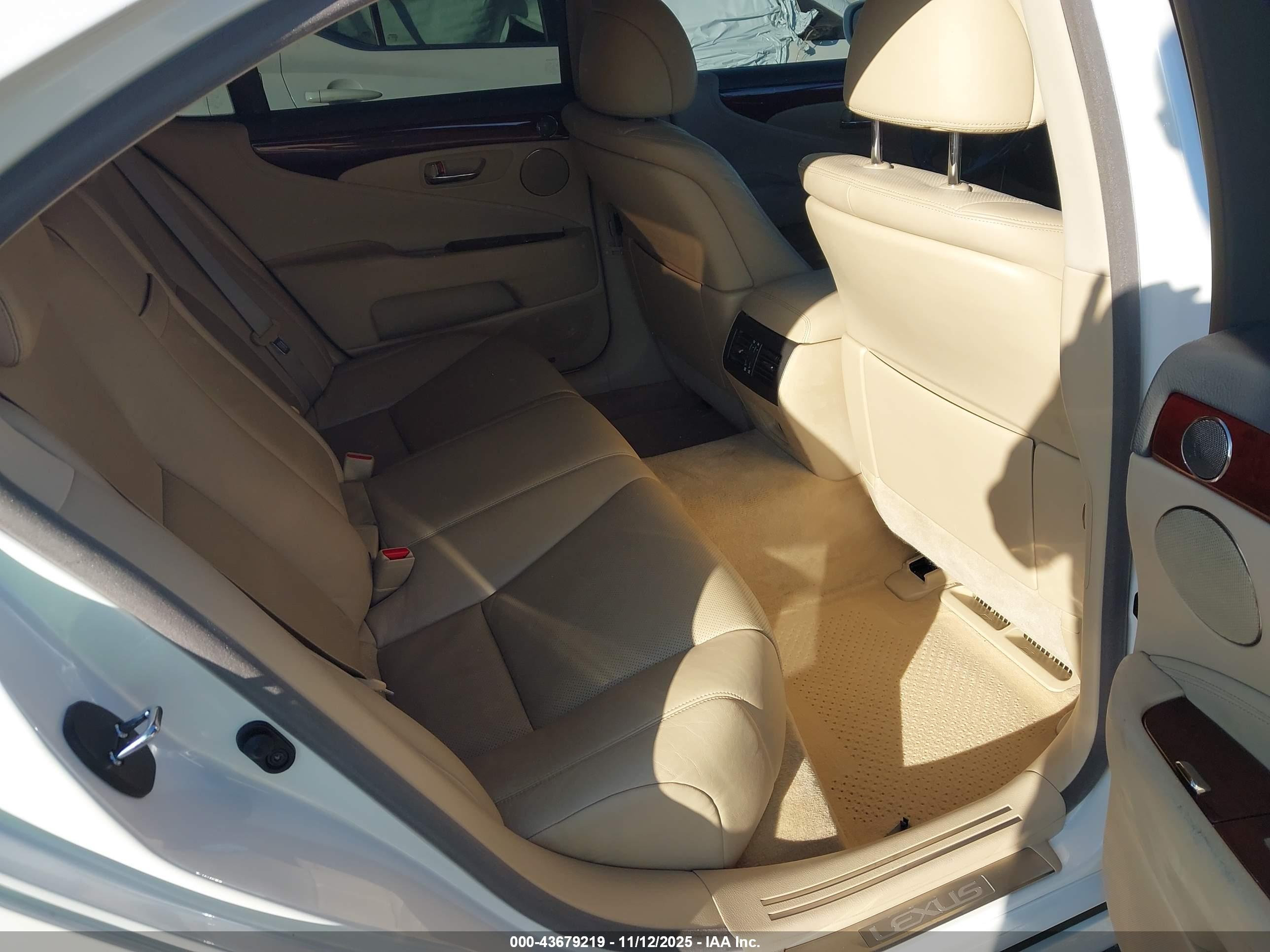 LEXUS LS image 8