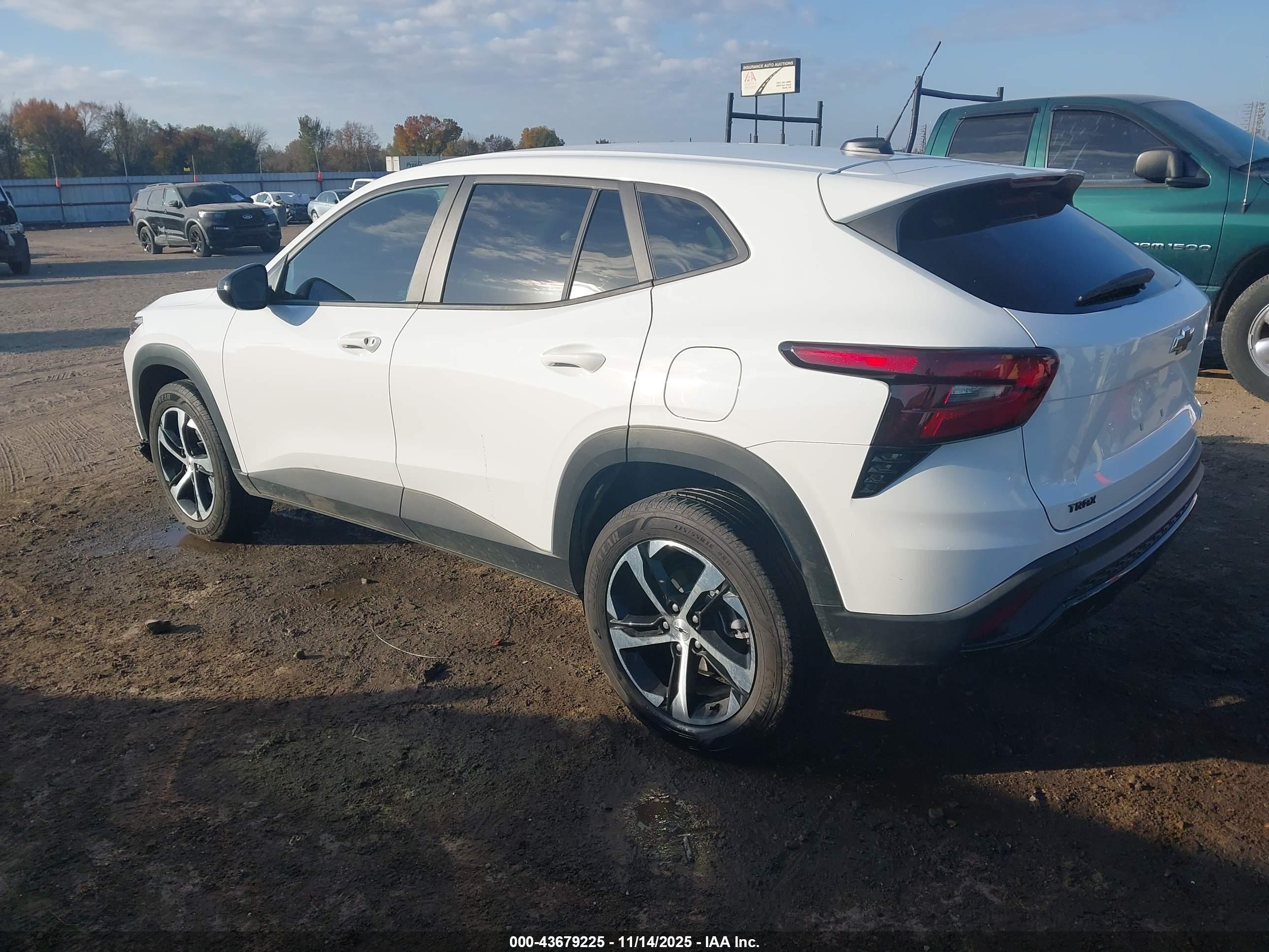 CHEVROLET TRAX image 3
