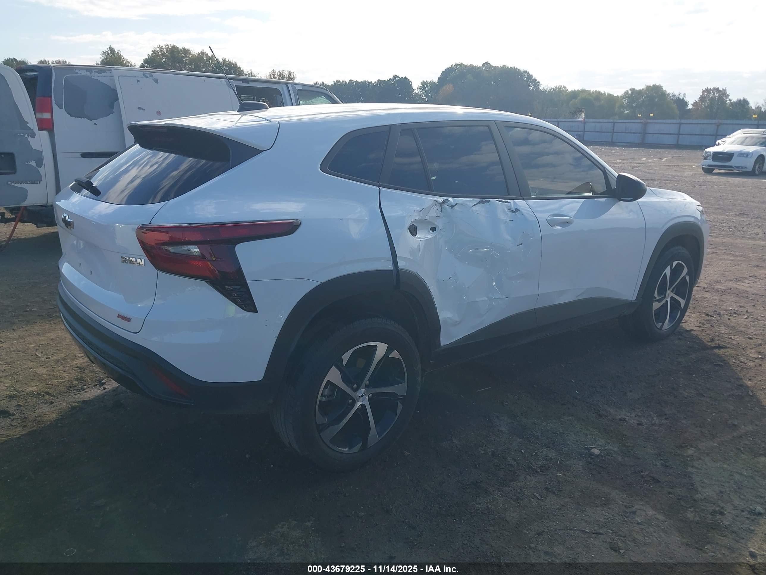 CHEVROLET TRAX image 4