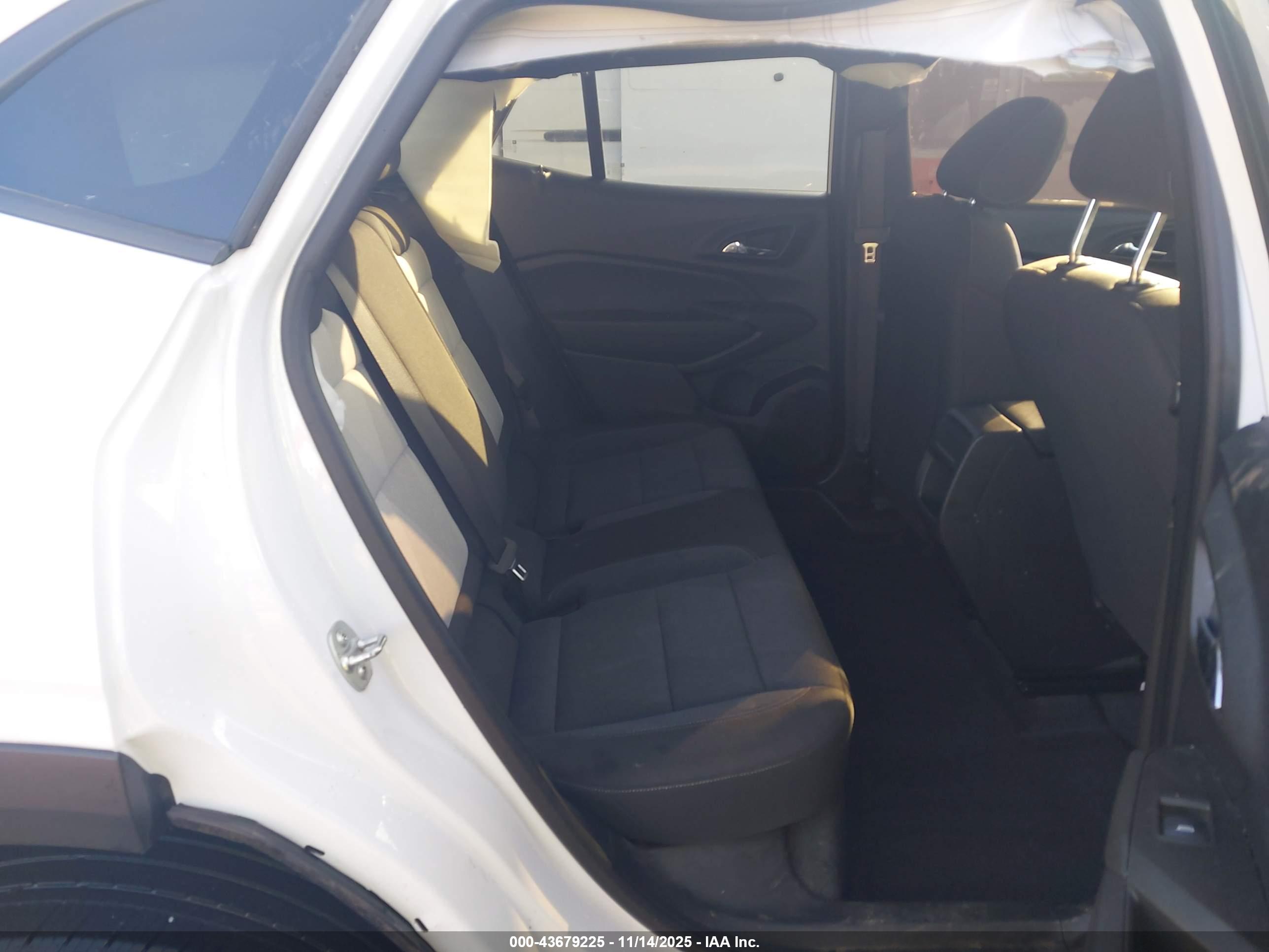 CHEVROLET TRAX image 8