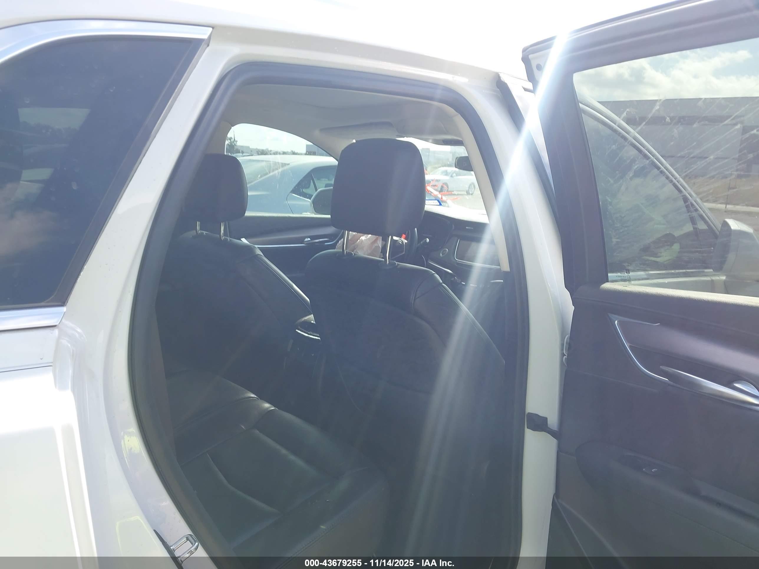 CADILLAC XT5 image 8